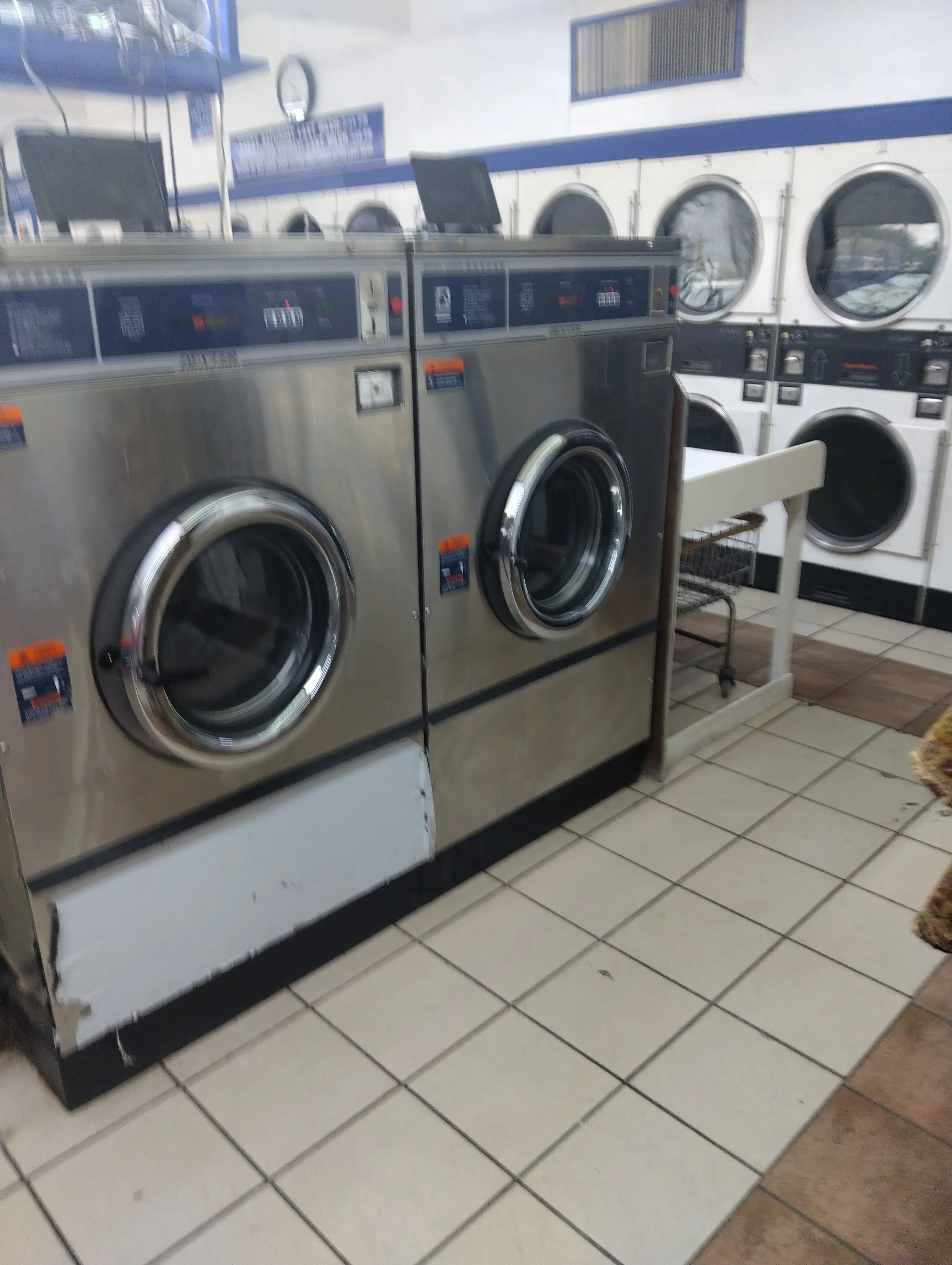 Lucky Washateria & Dry Cleaners thumbnail 13
