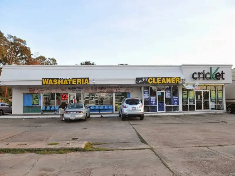 Lucky Washateria & Dry Cleaners - Image 12