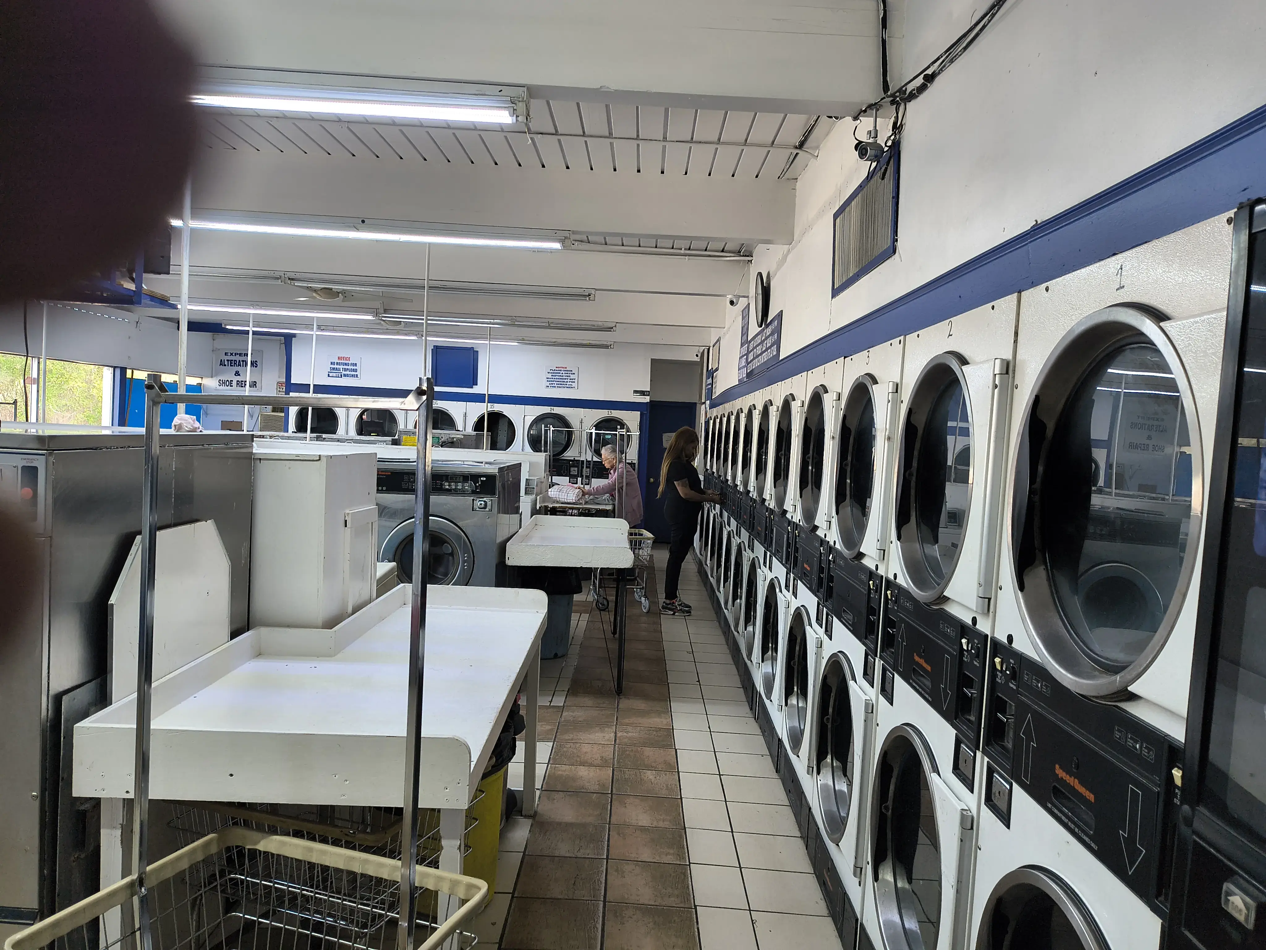 Lucky Washateria & Dry Cleaners thumbnail 4
