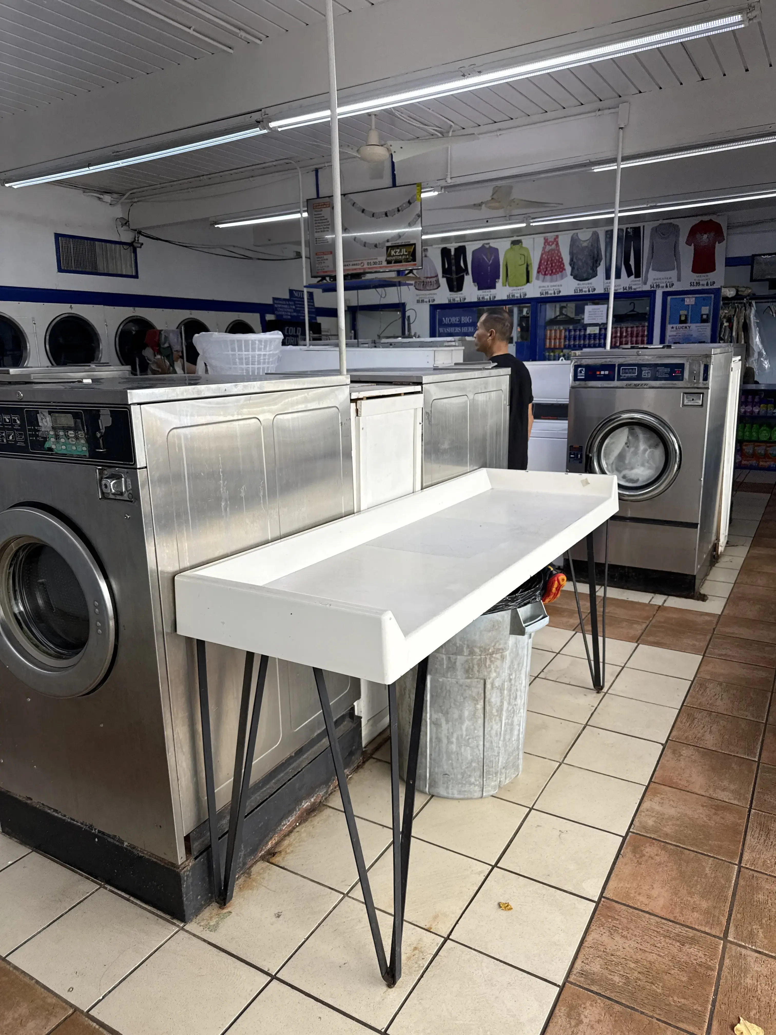Lucky Washateria & Dry Cleaners thumbnail 11