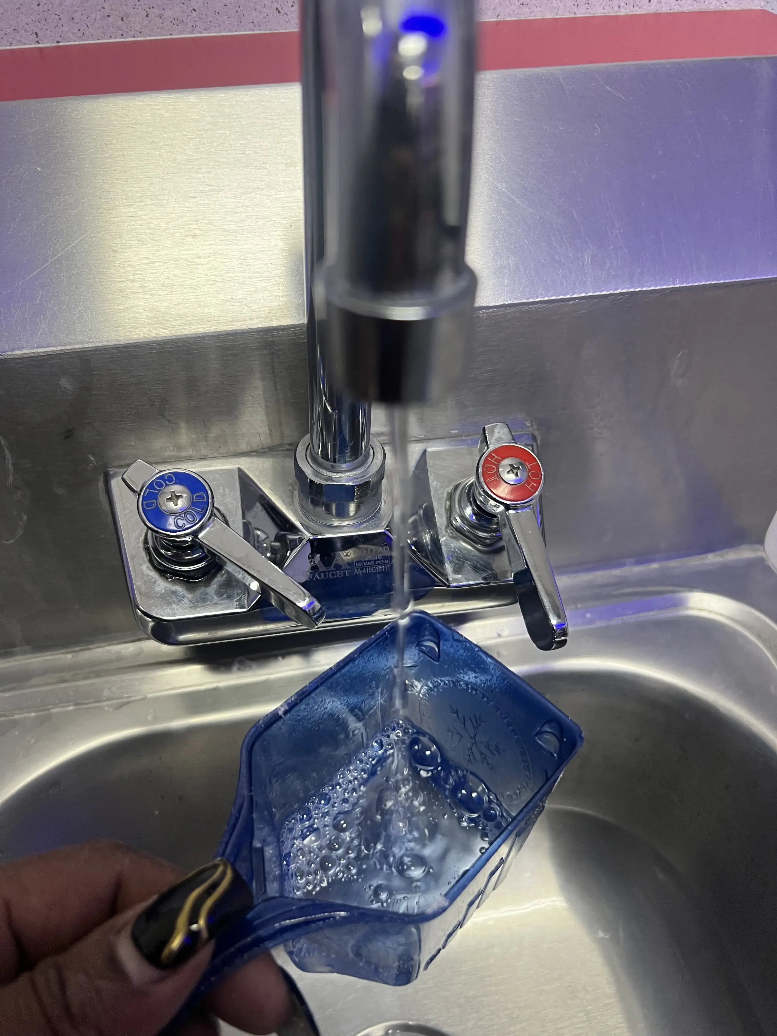 Lucy's Laundromat DBA COIN Less LAUNDRY thumbnail 12