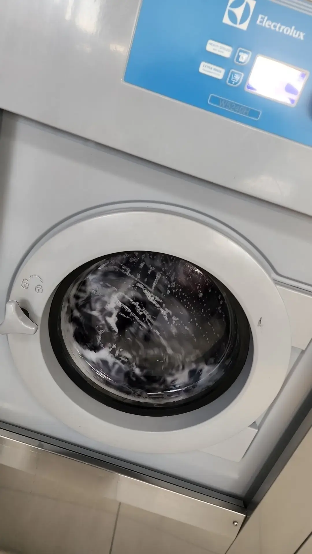 Lucy's Laundromat DBA COIN Less LAUNDRY - Image 9