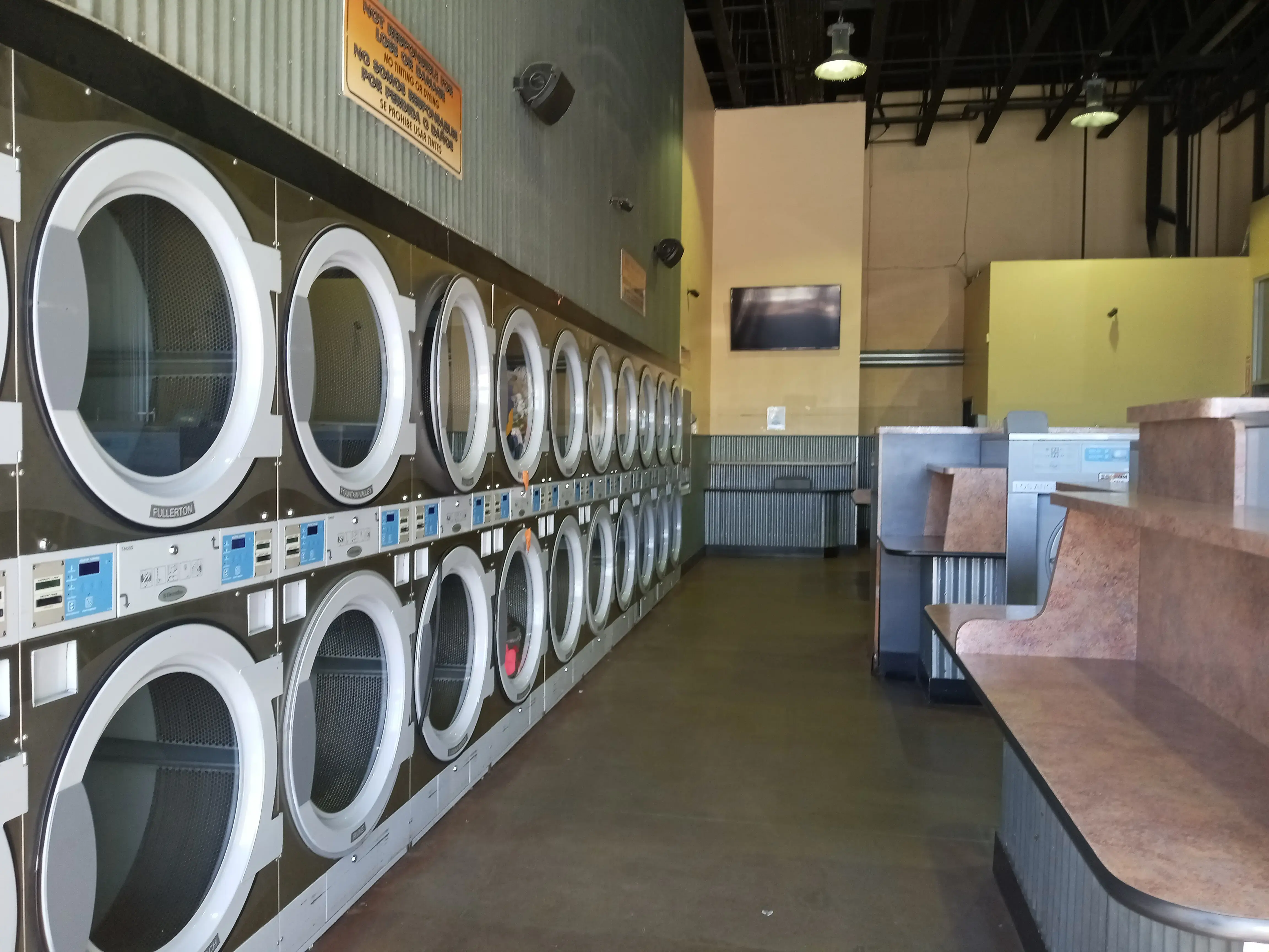 Lucy's Laundry & Dry Cleaning thumbnail 3