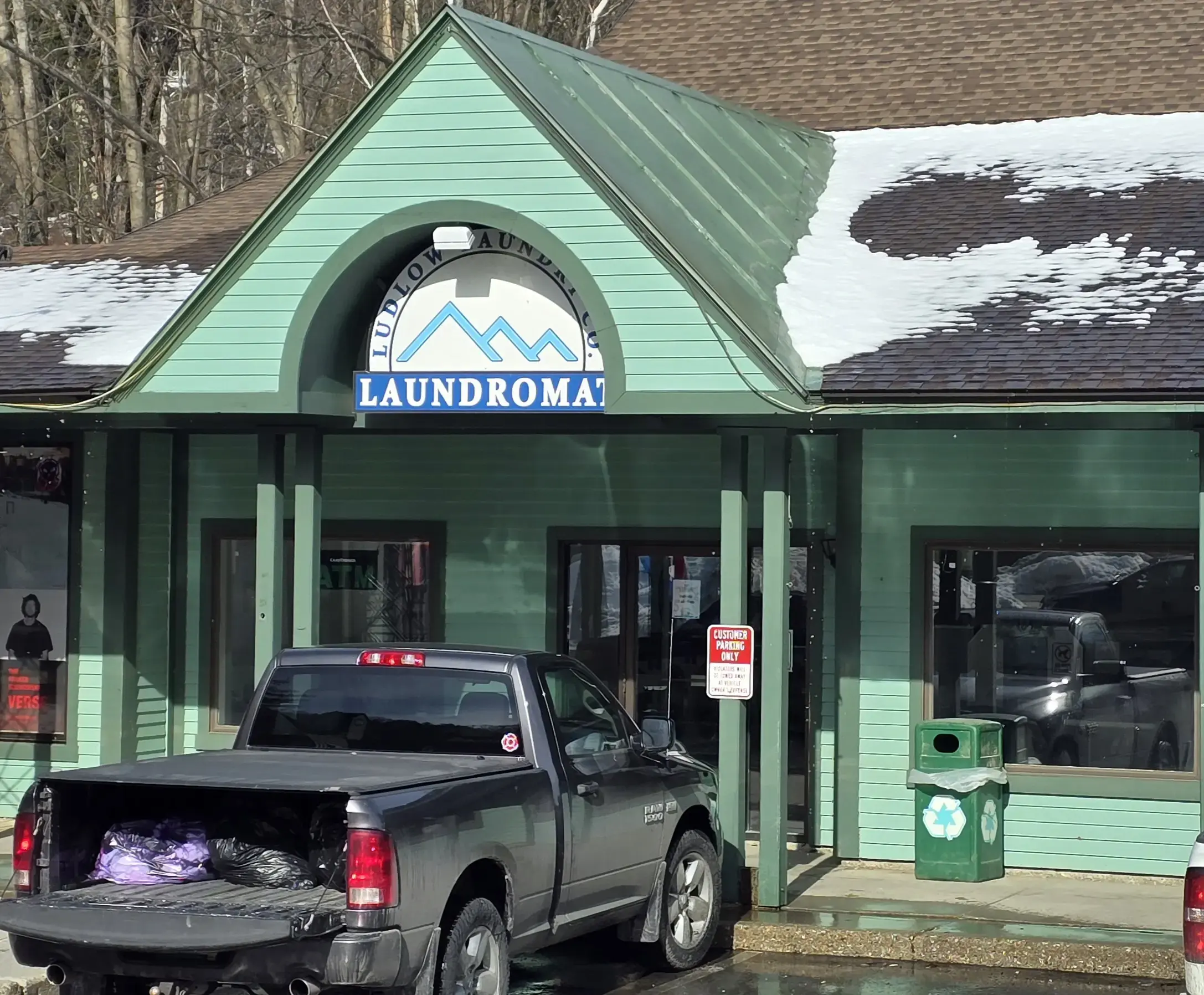 Ludlow Laundry Co. - LAUNDROMAT thumbnail 2