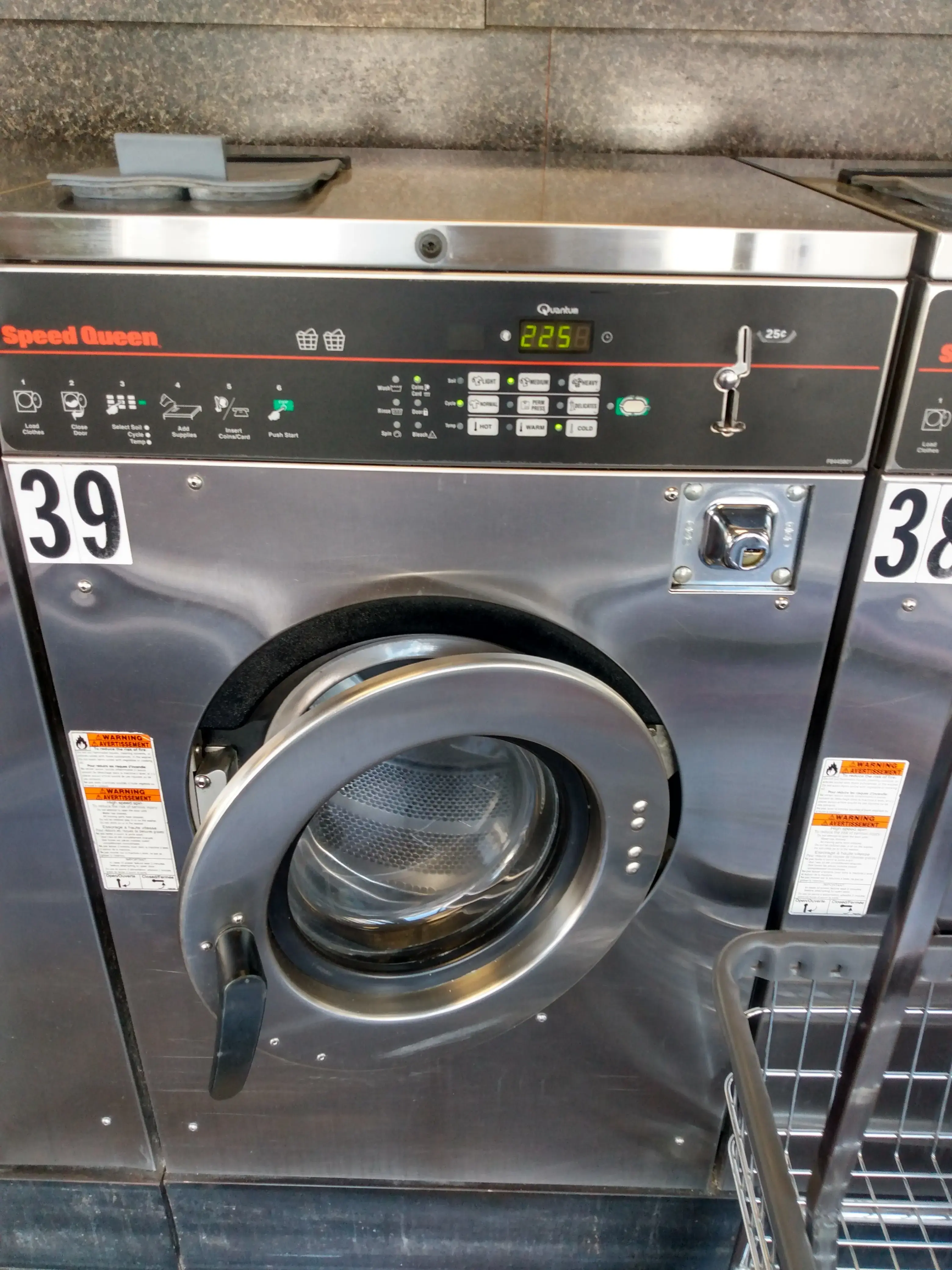 Lugo's Lavanderia / Lugo's Coin Laundry thumbnail 20