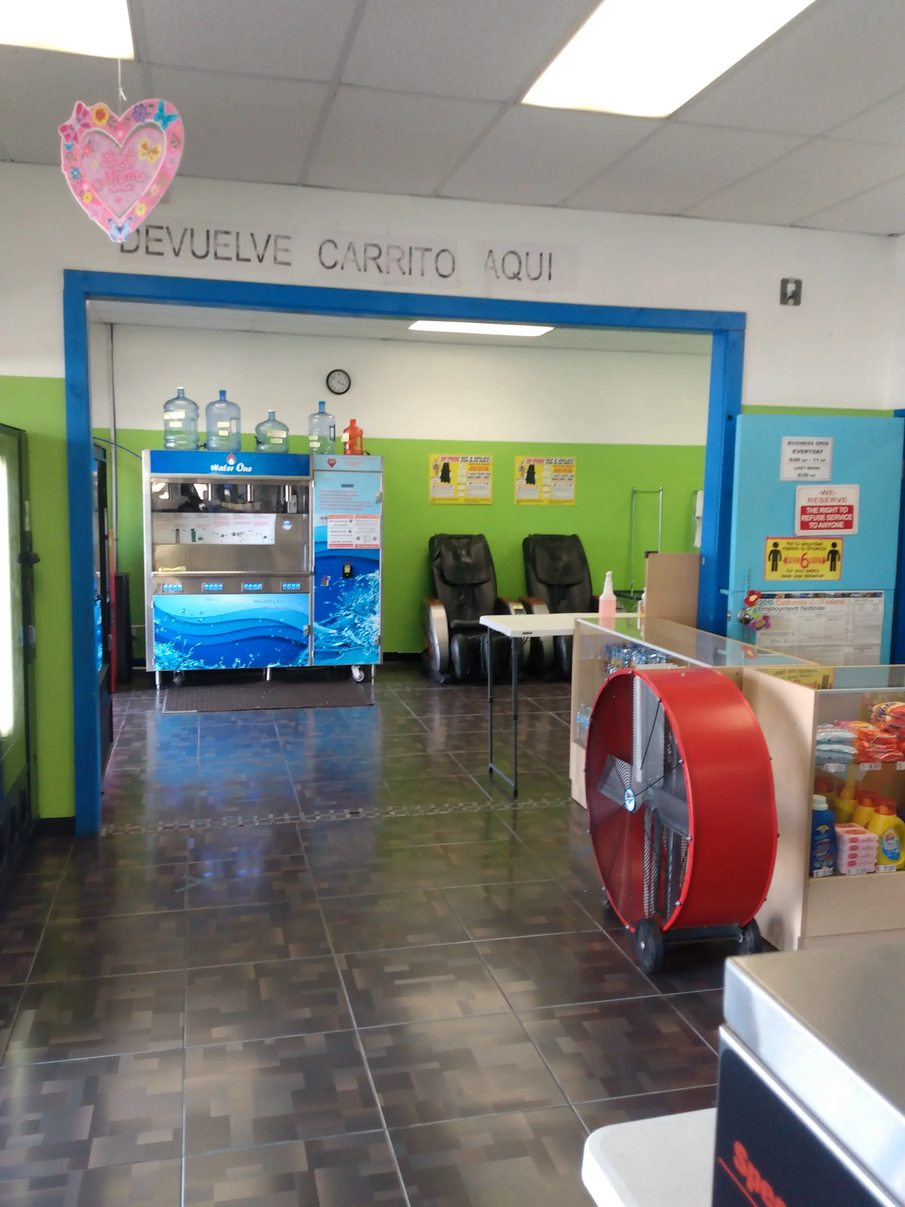 Lugo's Lavanderia / Lugo's Coin Laundry thumbnail 6