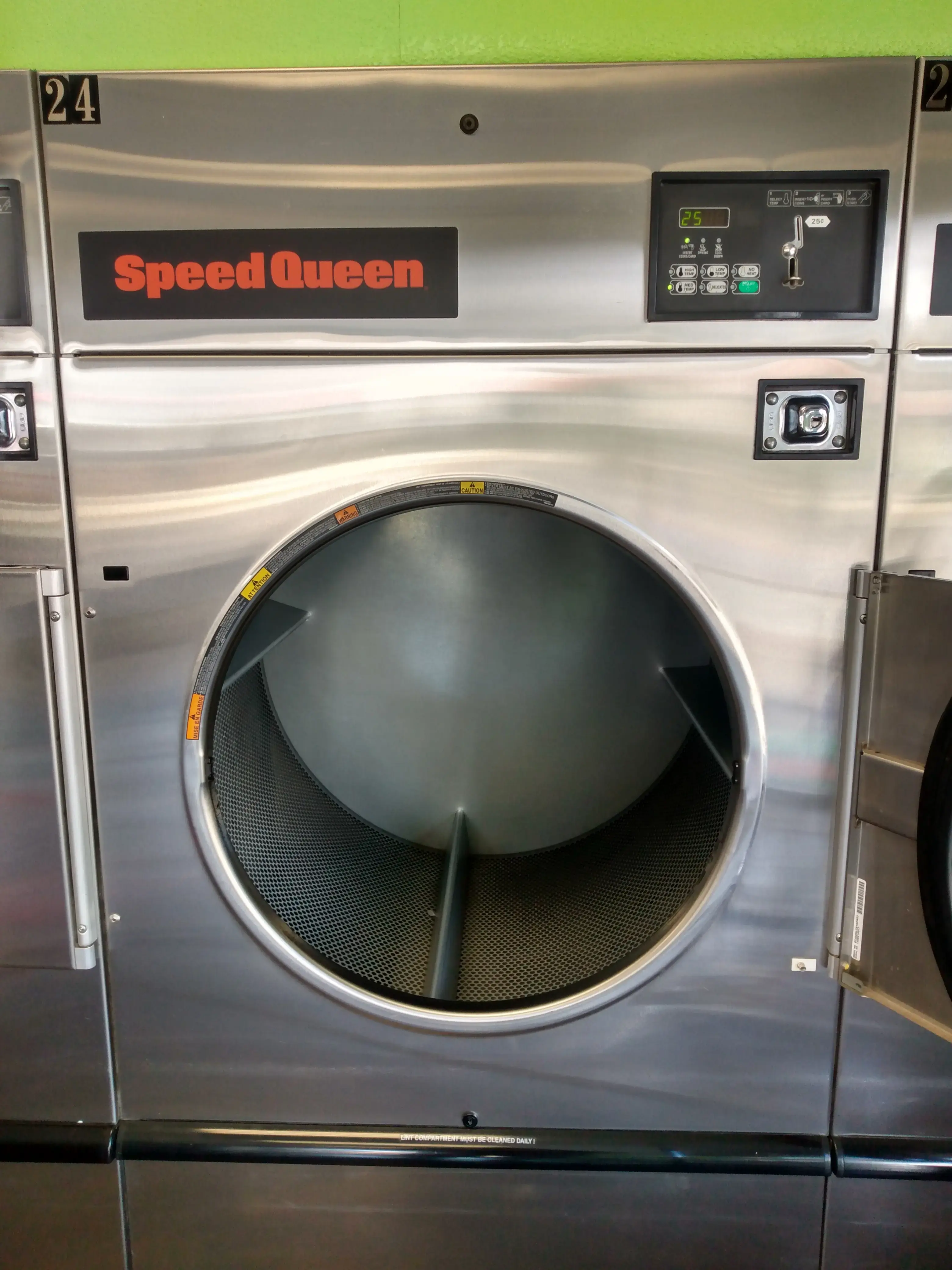 Lugo's Lavanderia / Lugo's Coin Laundry thumbnail 13