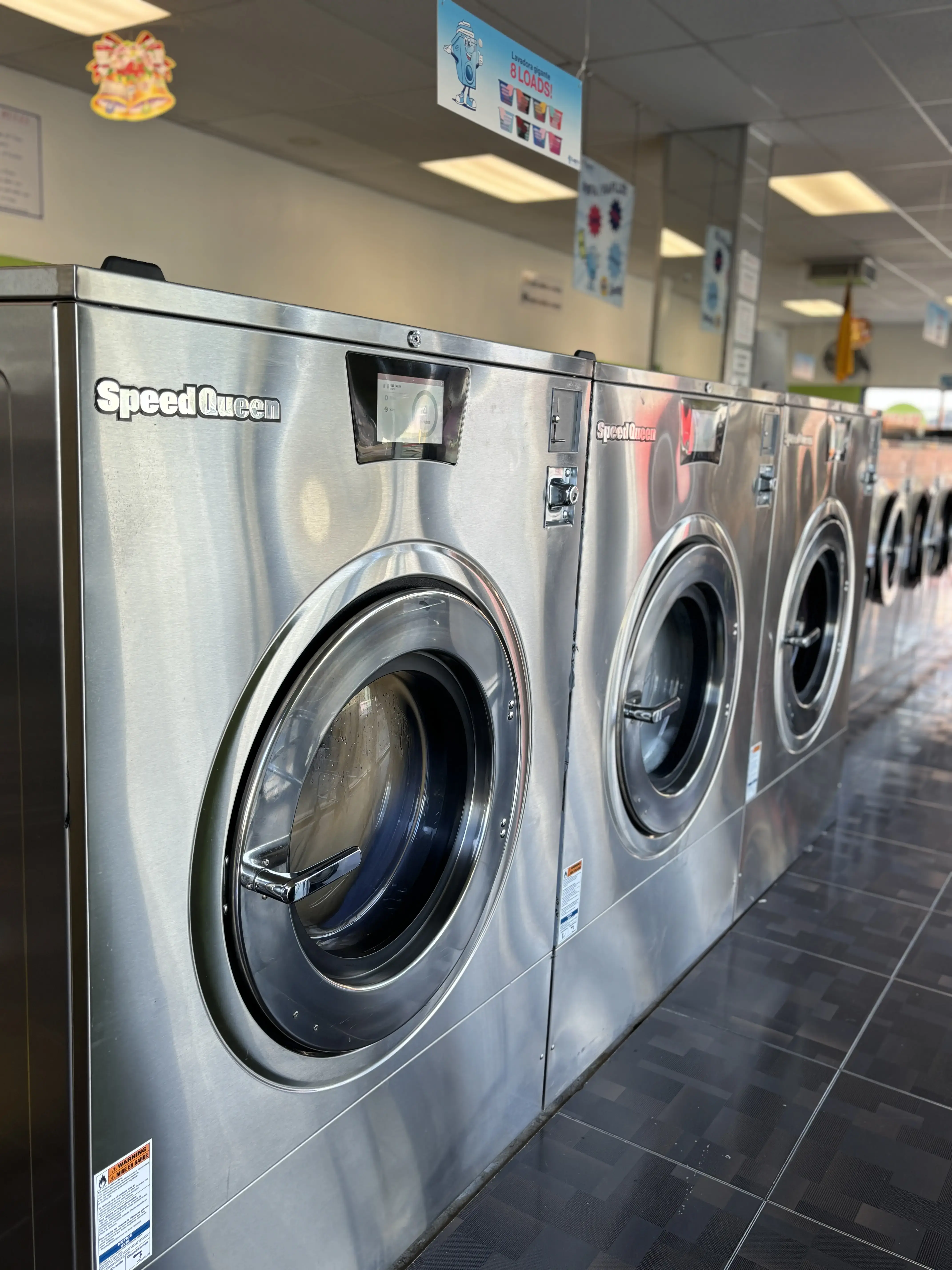 Lugo's Lavanderia / Lugo's Coin Laundry thumbnail 3