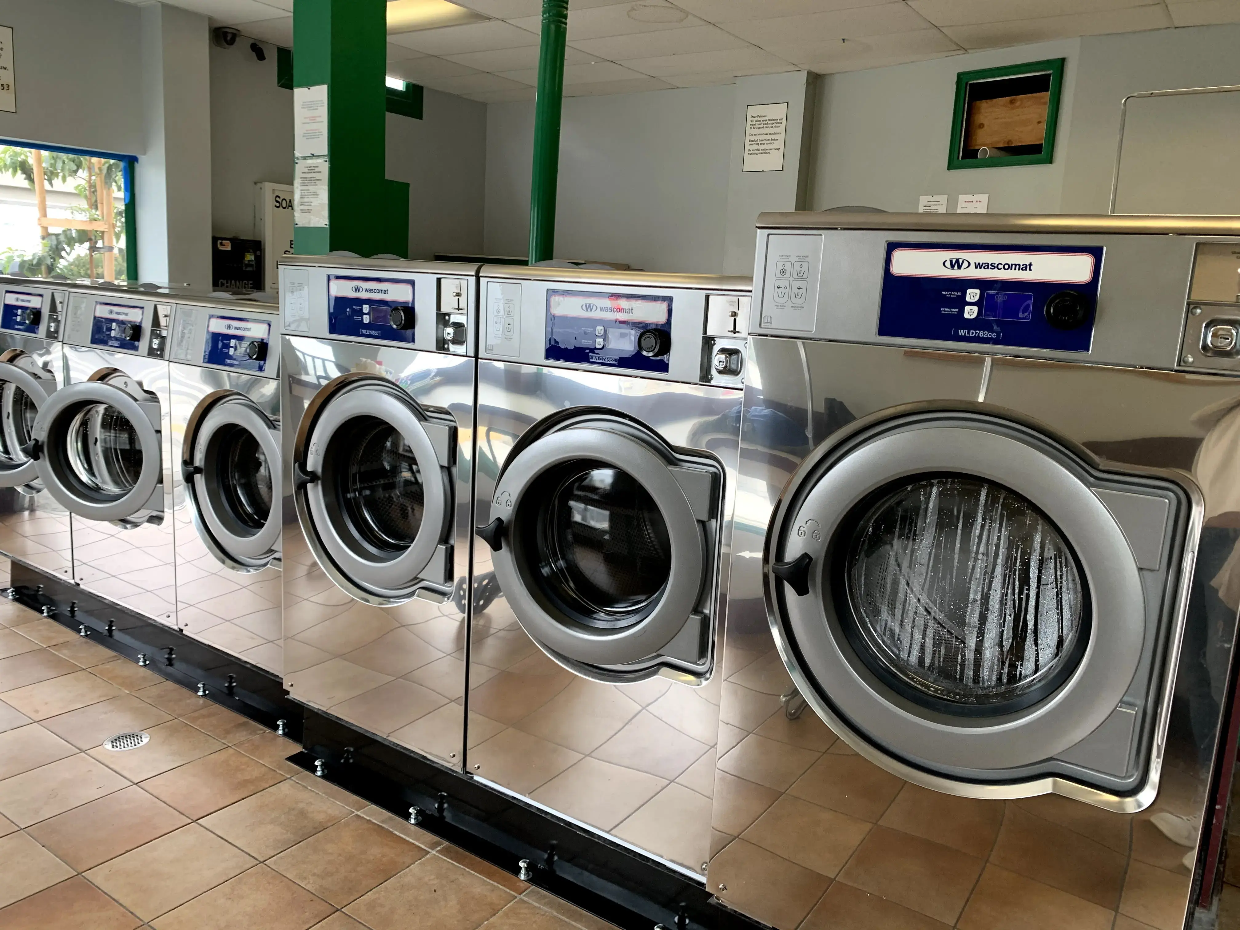 Lulu Laundromat - Image 9