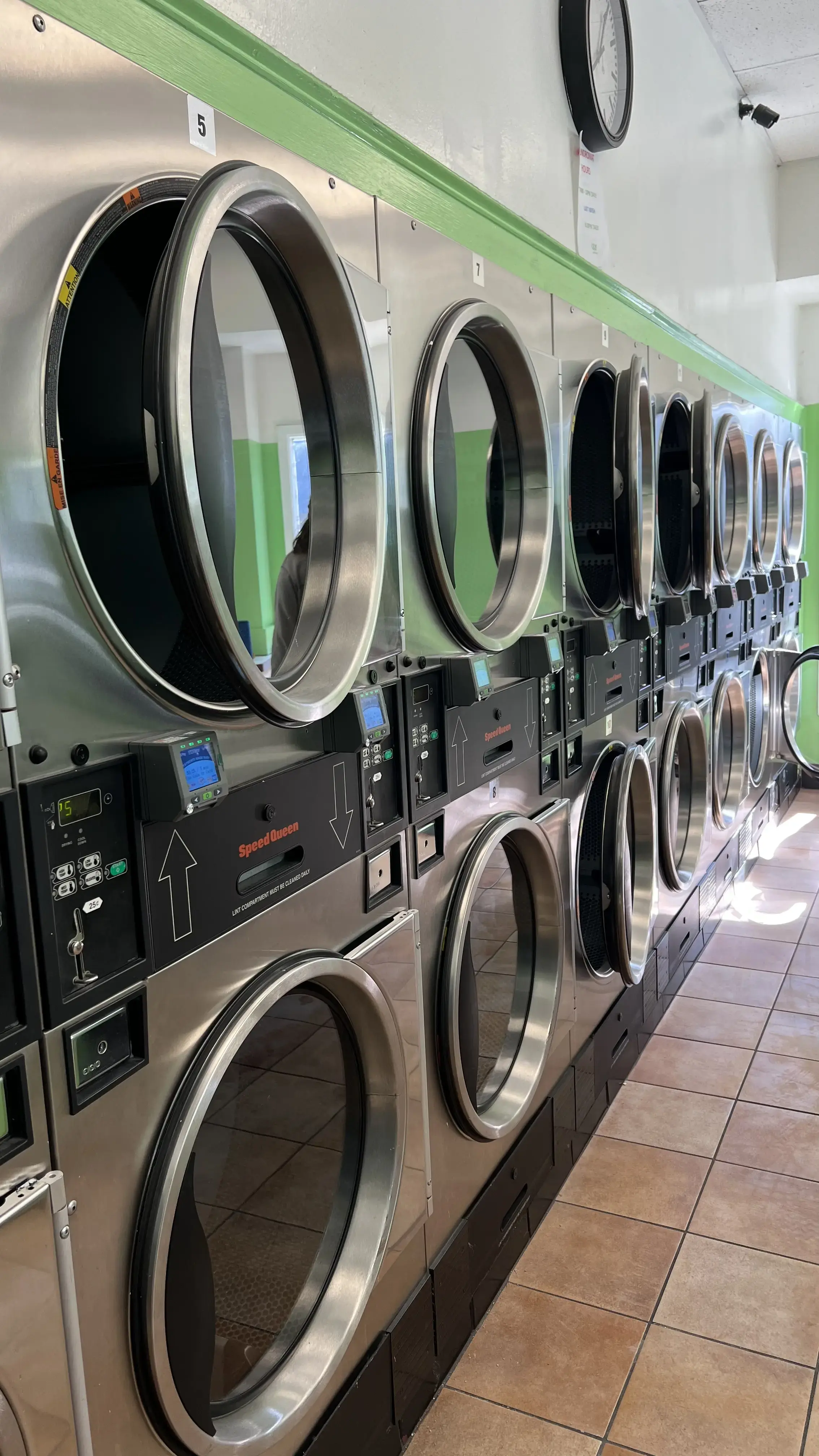 Lulu Laundromat thumbnail 8