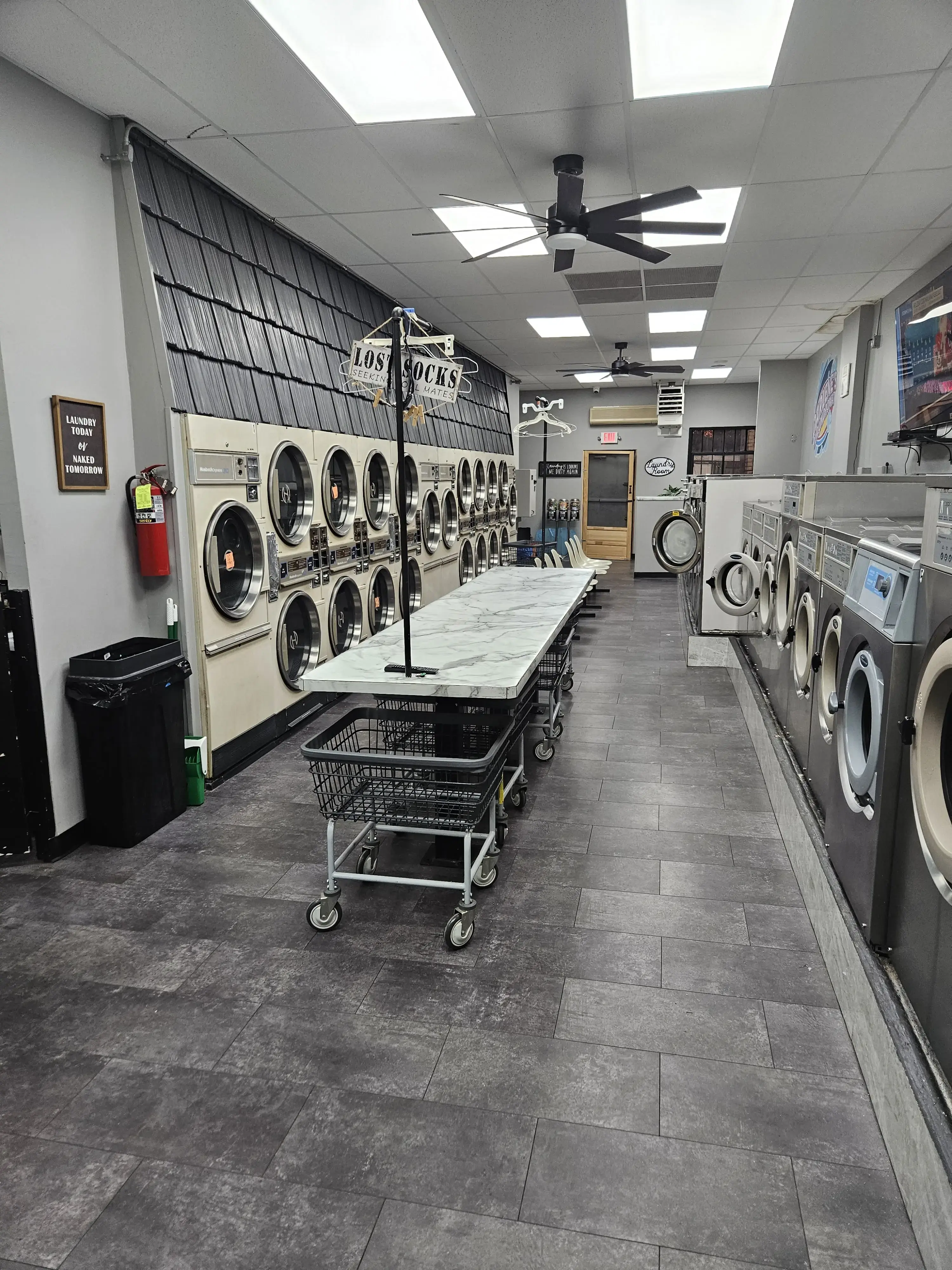Luna's Laundromat - Image 9