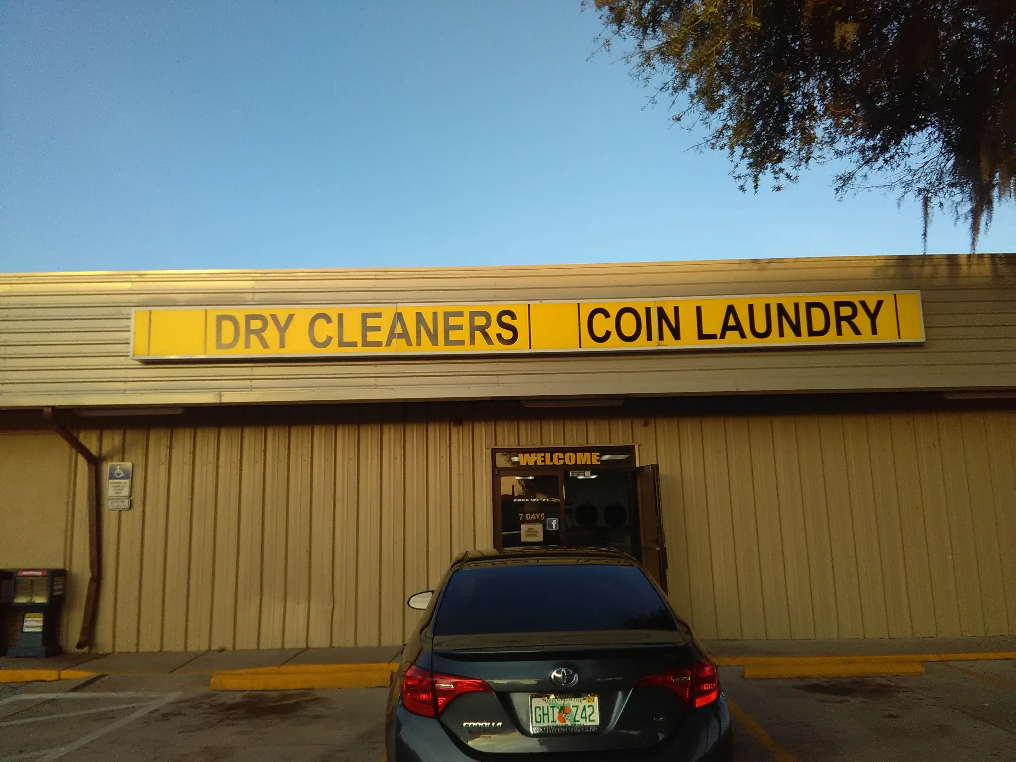Lutz Laundromat & Cleaners thumbnail 8