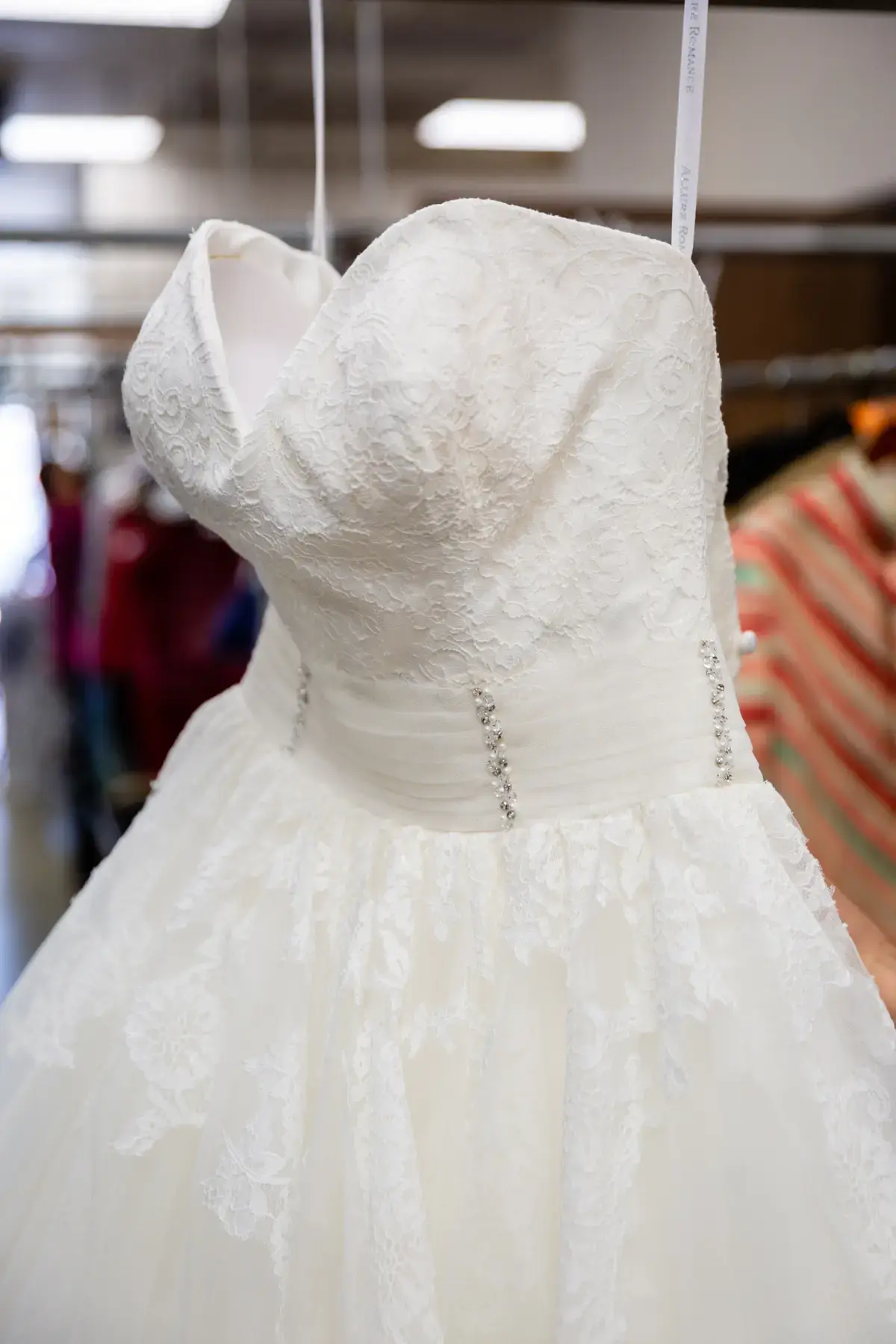 Lux Cleaners & Alterations - Image 7