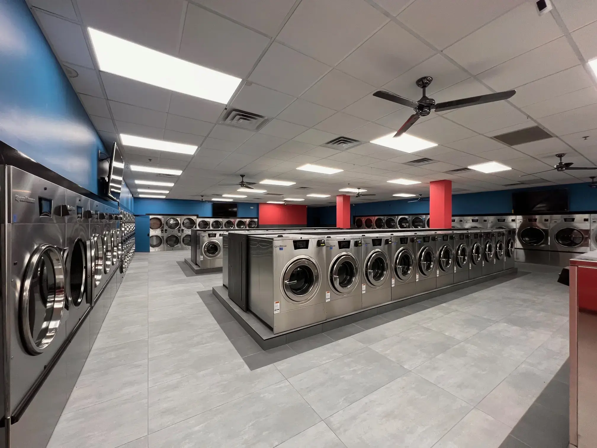 Lux Laundromat - Image 20