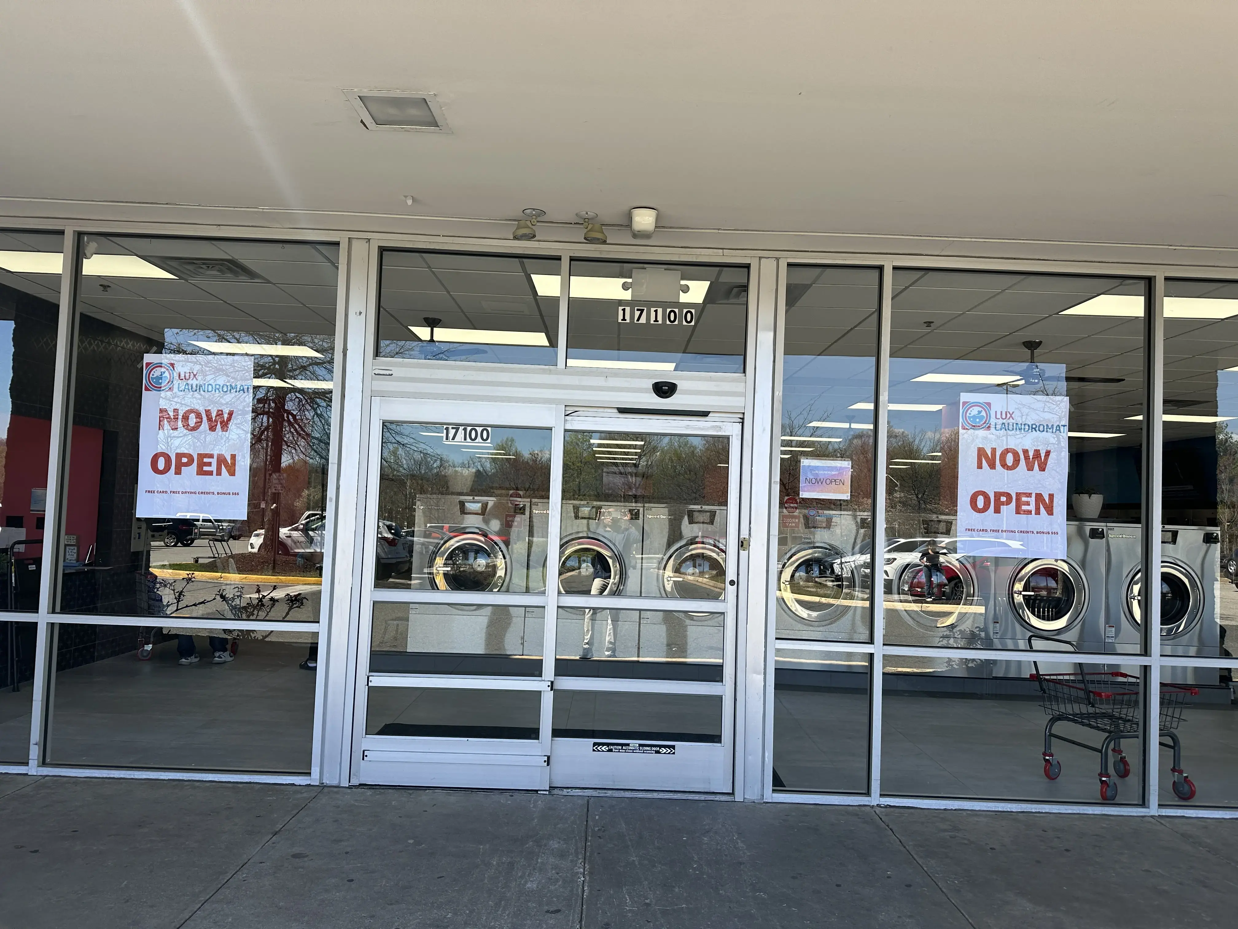 Lux Laundromat thumbnail 6