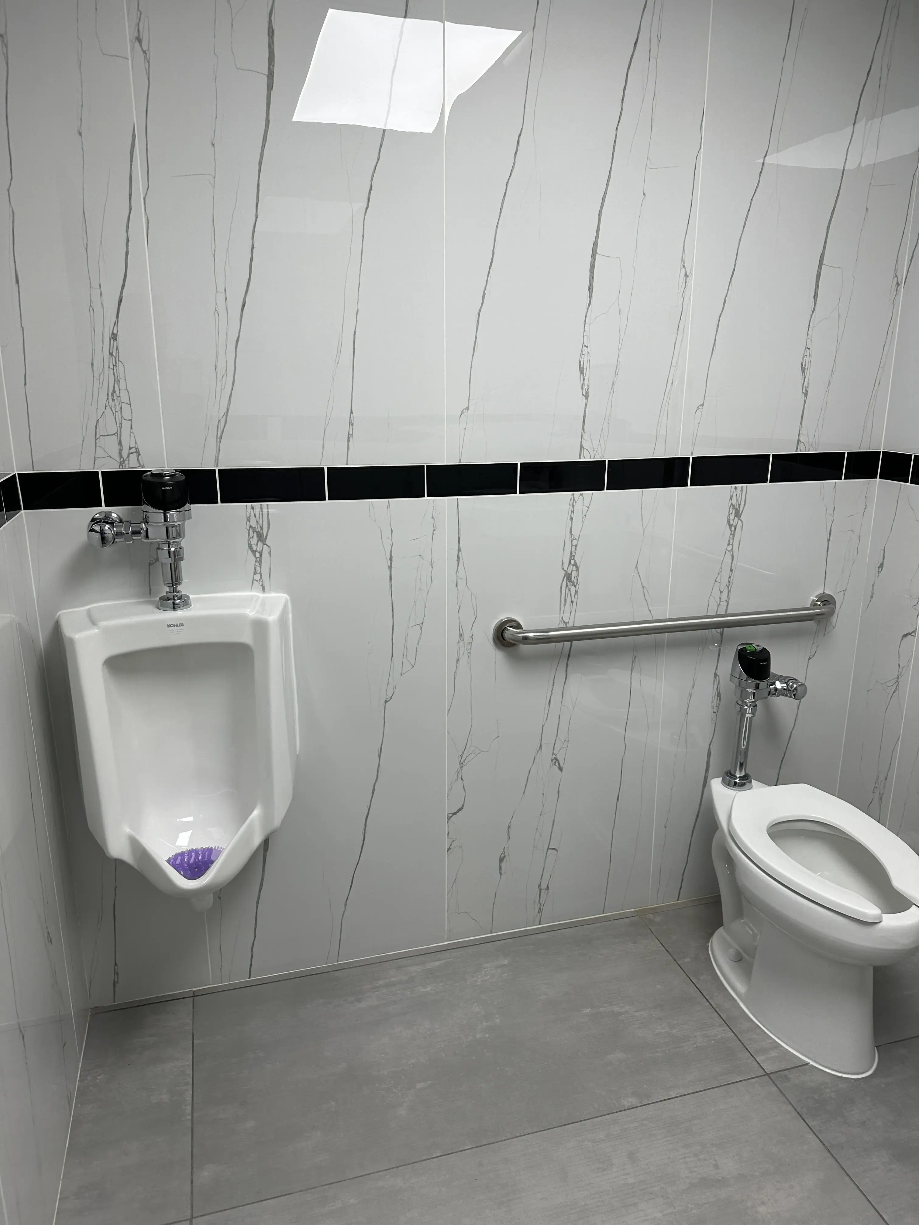 Lux Laundromat - Image 9