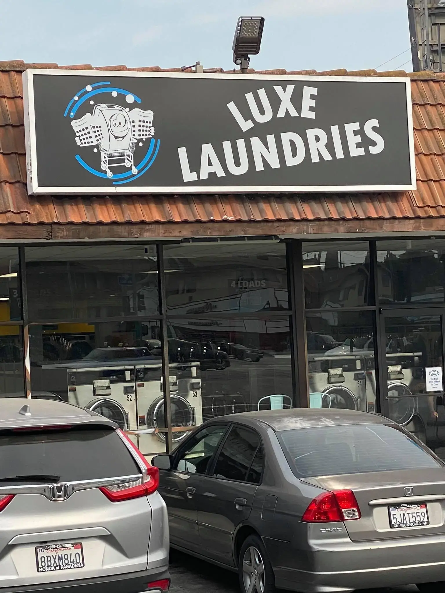 Luxe Laundries - Hyperion Ave location