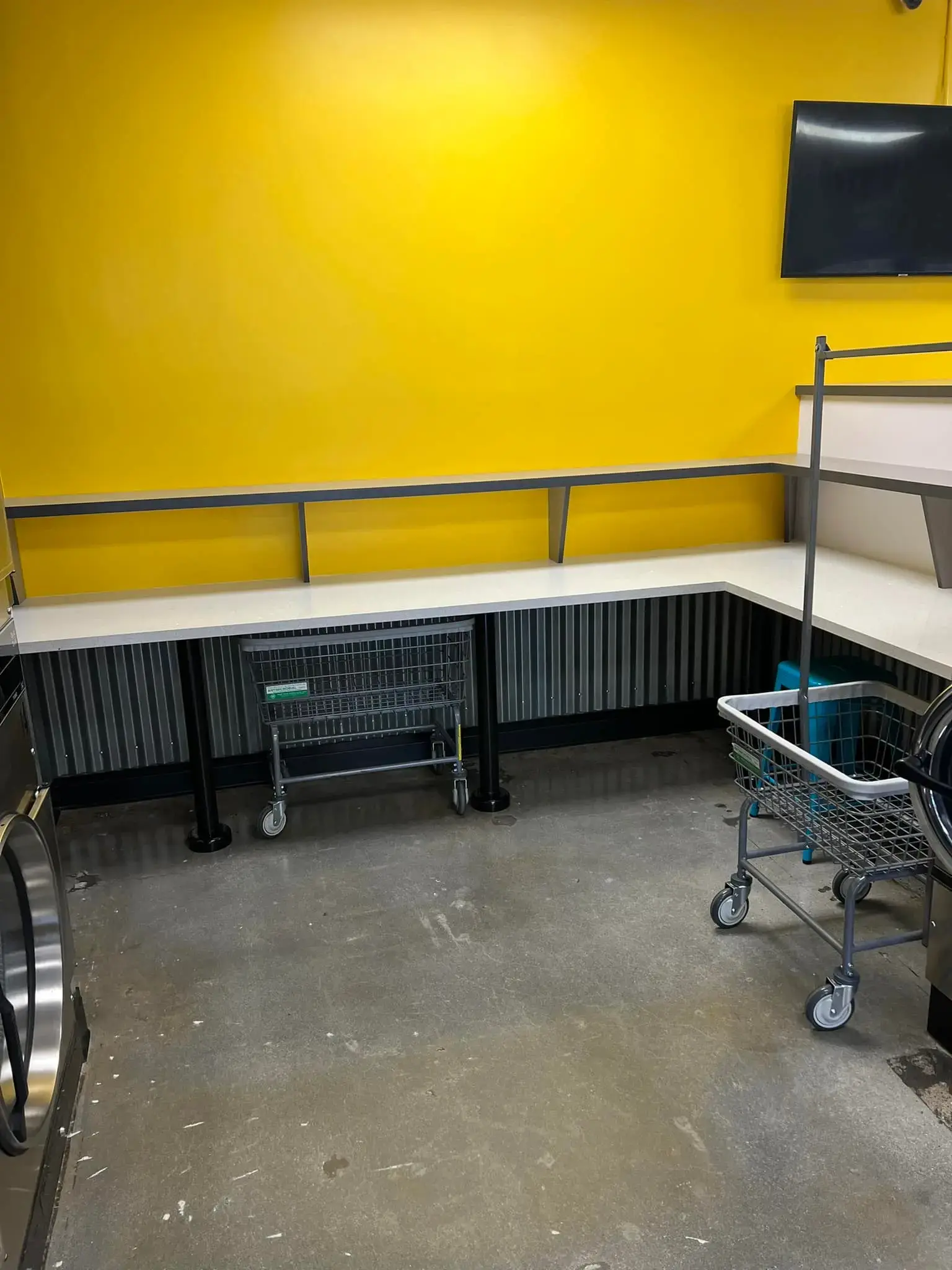 Luxe Laundries Vernon Ave thumbnail 3