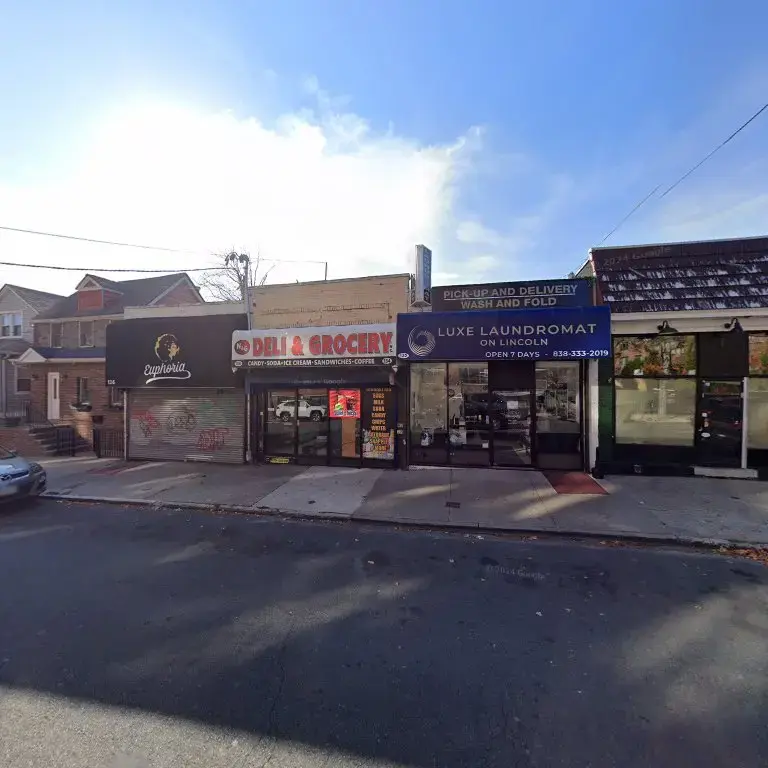 Luxe Laundromat on Lincoln thumbnail 6