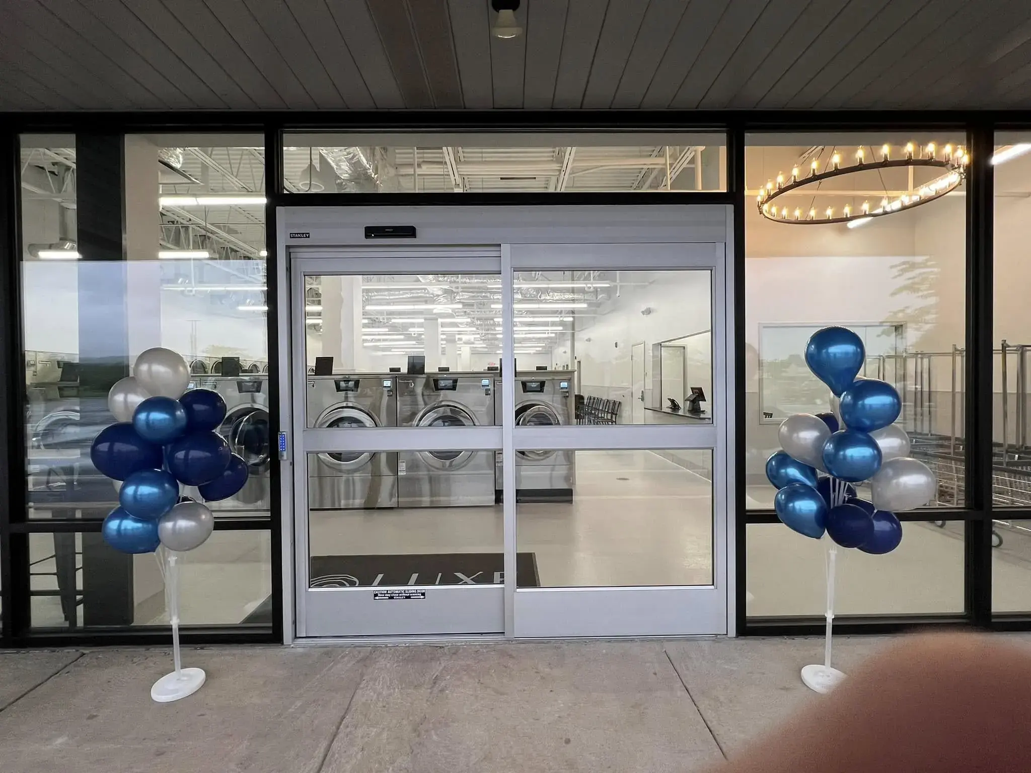 Luxe Laundromat - Image 9