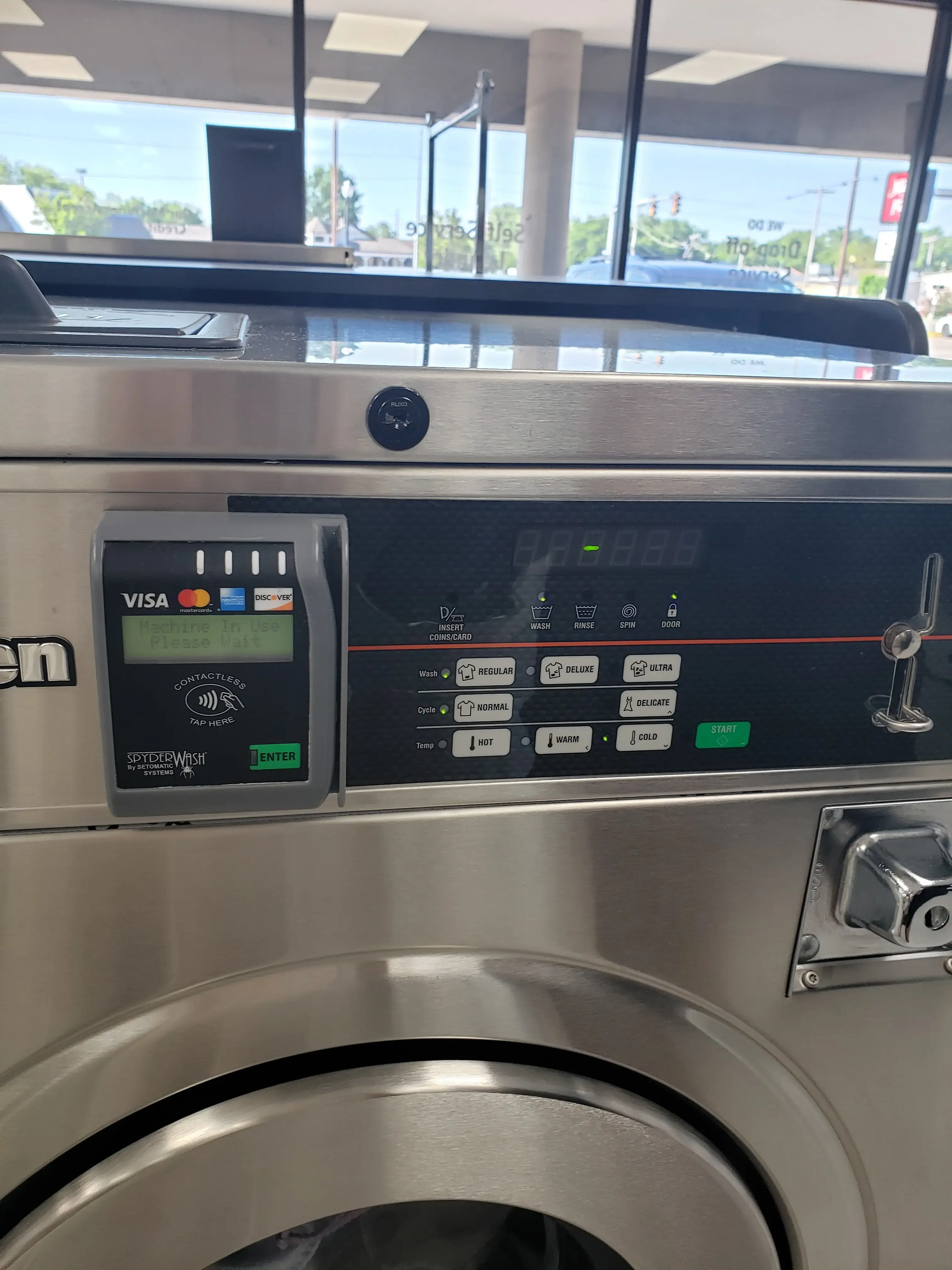 Luxury Wash Laundromat - Image 12