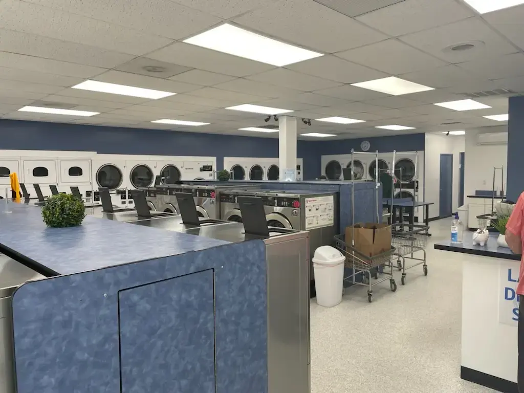 Luxury Wash Laundromat - Image 7