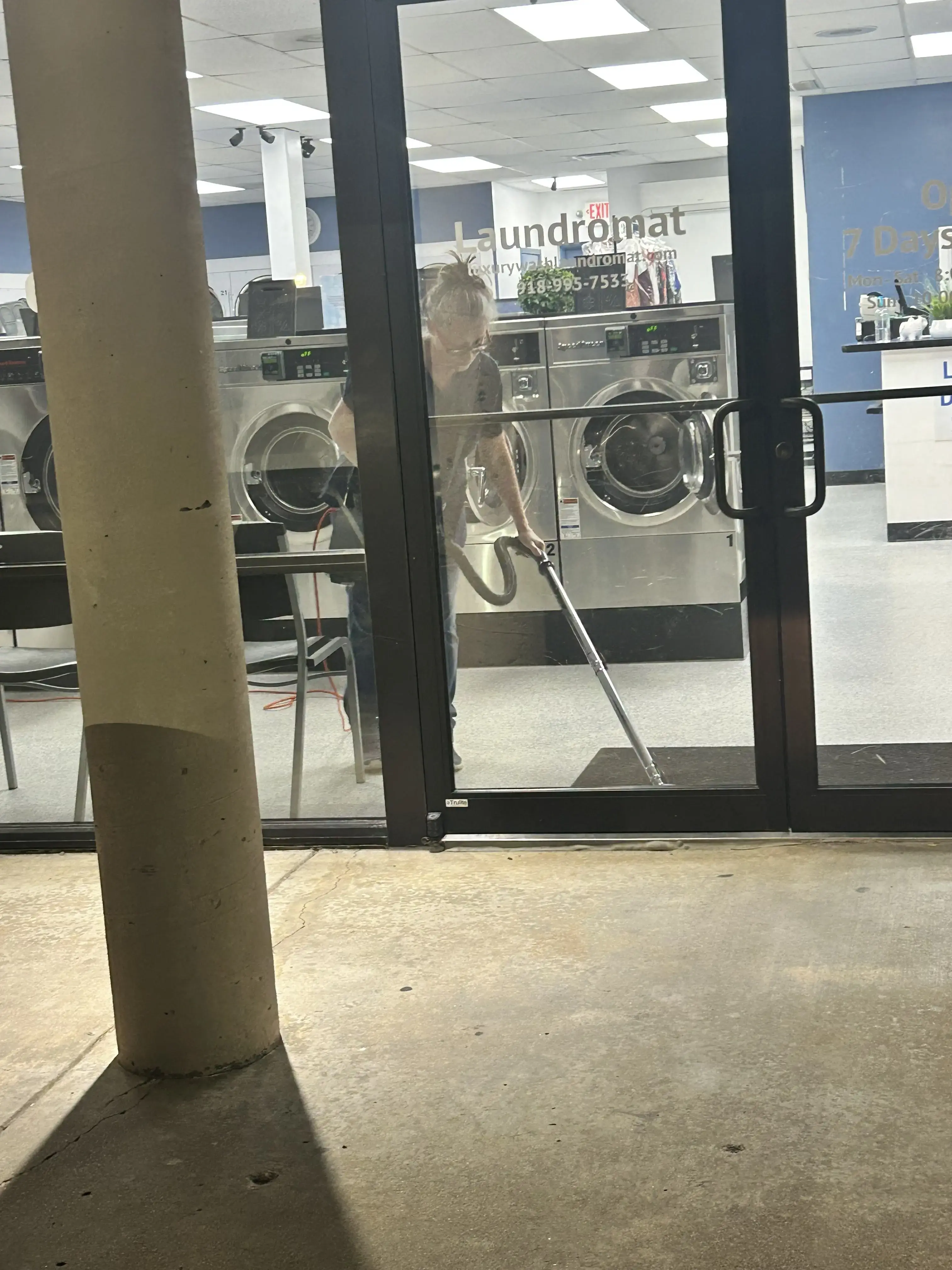 Luxury Wash Laundromat - Image 20