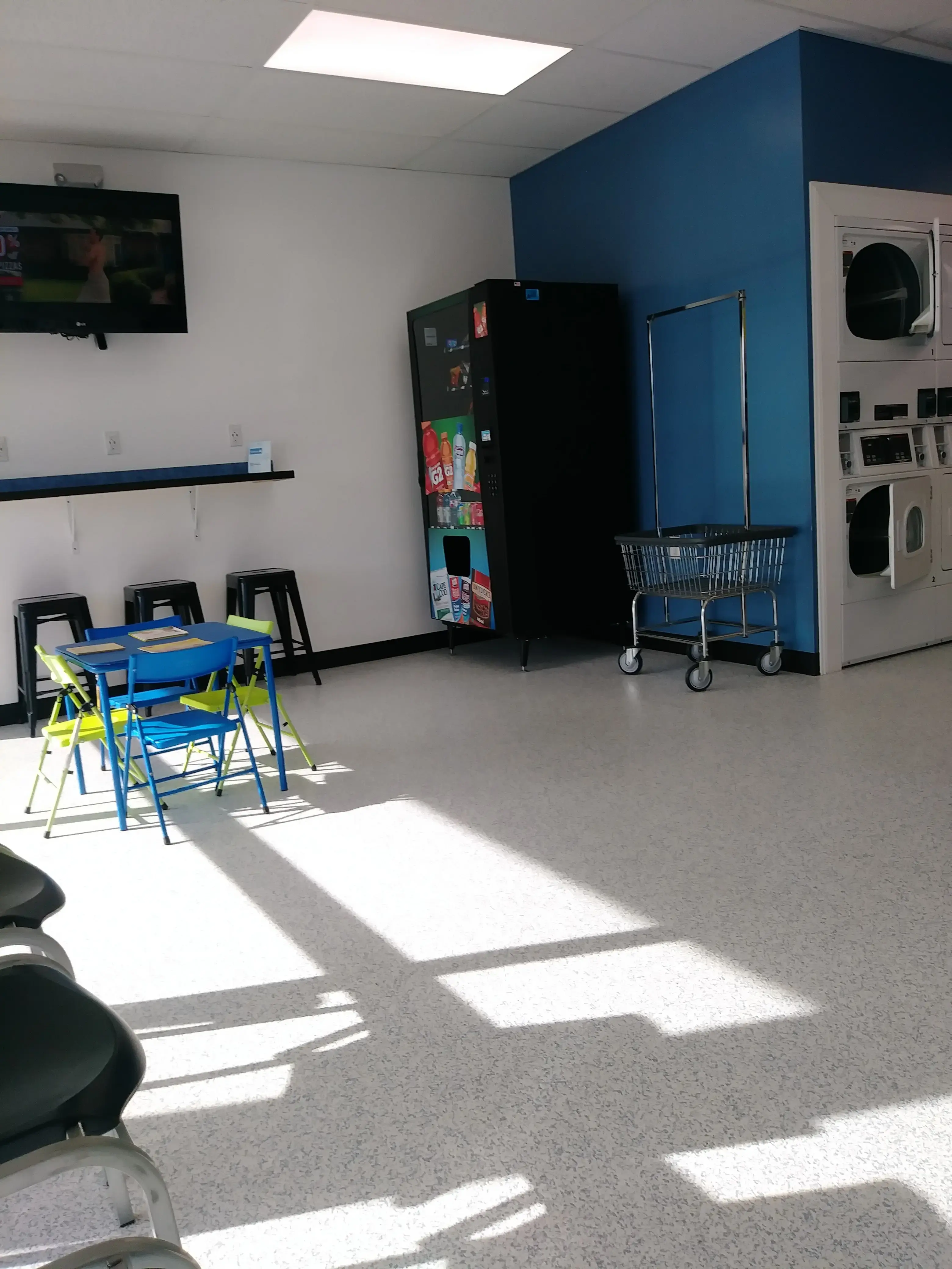 Luxury Wash Laundromat - Image 8