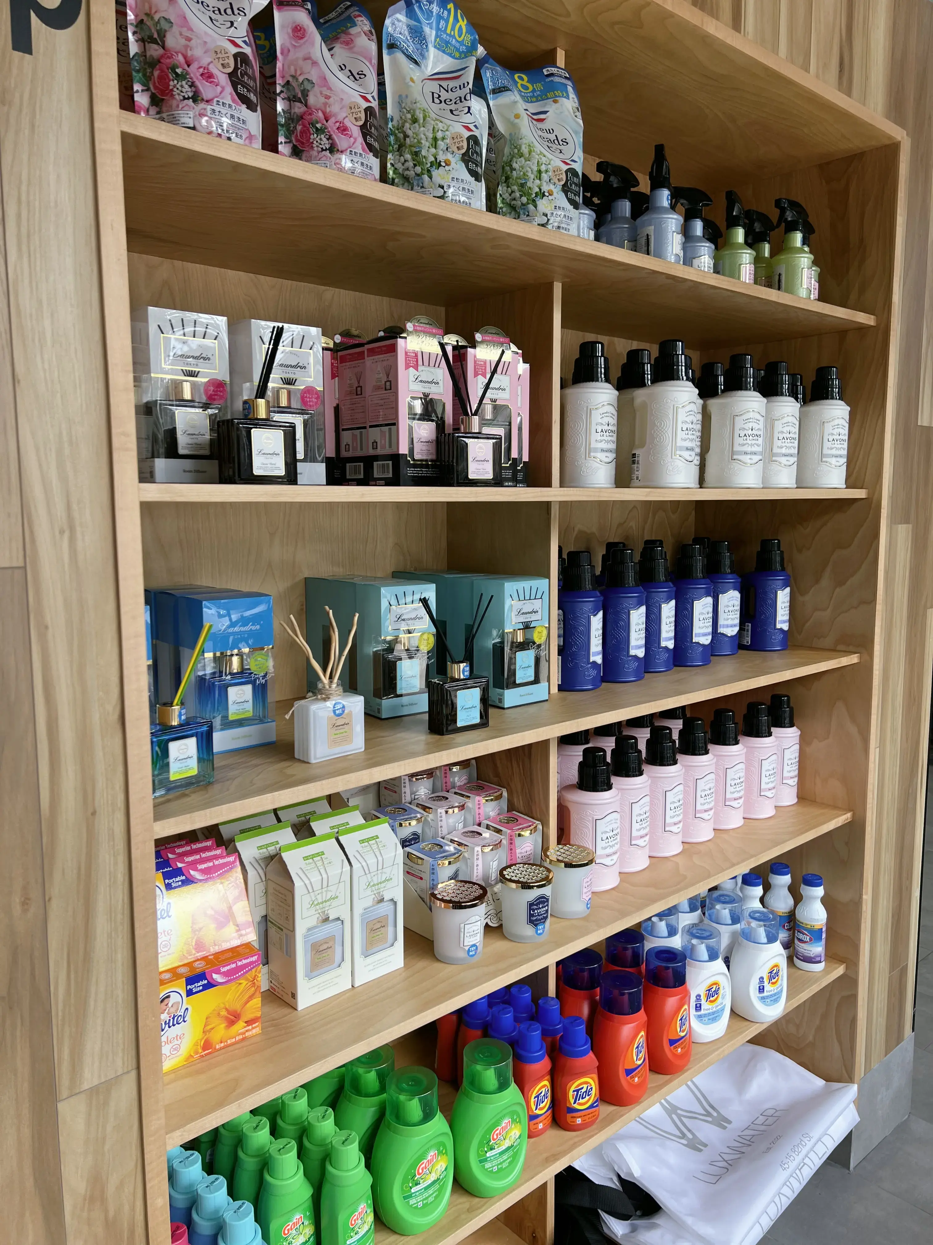 Luxwater Laundry Place / Japanese Laundromat / Retail 水のスペース - Image 10