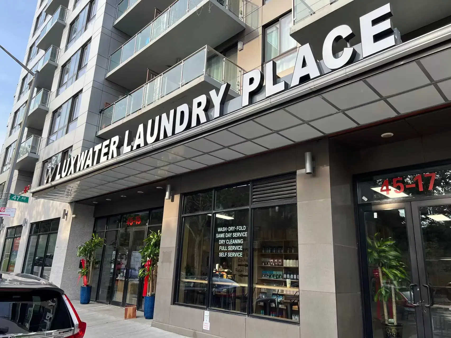 Luxwater Laundry Place / Japanese Laundromat / Retail 水のスペース - Image 6