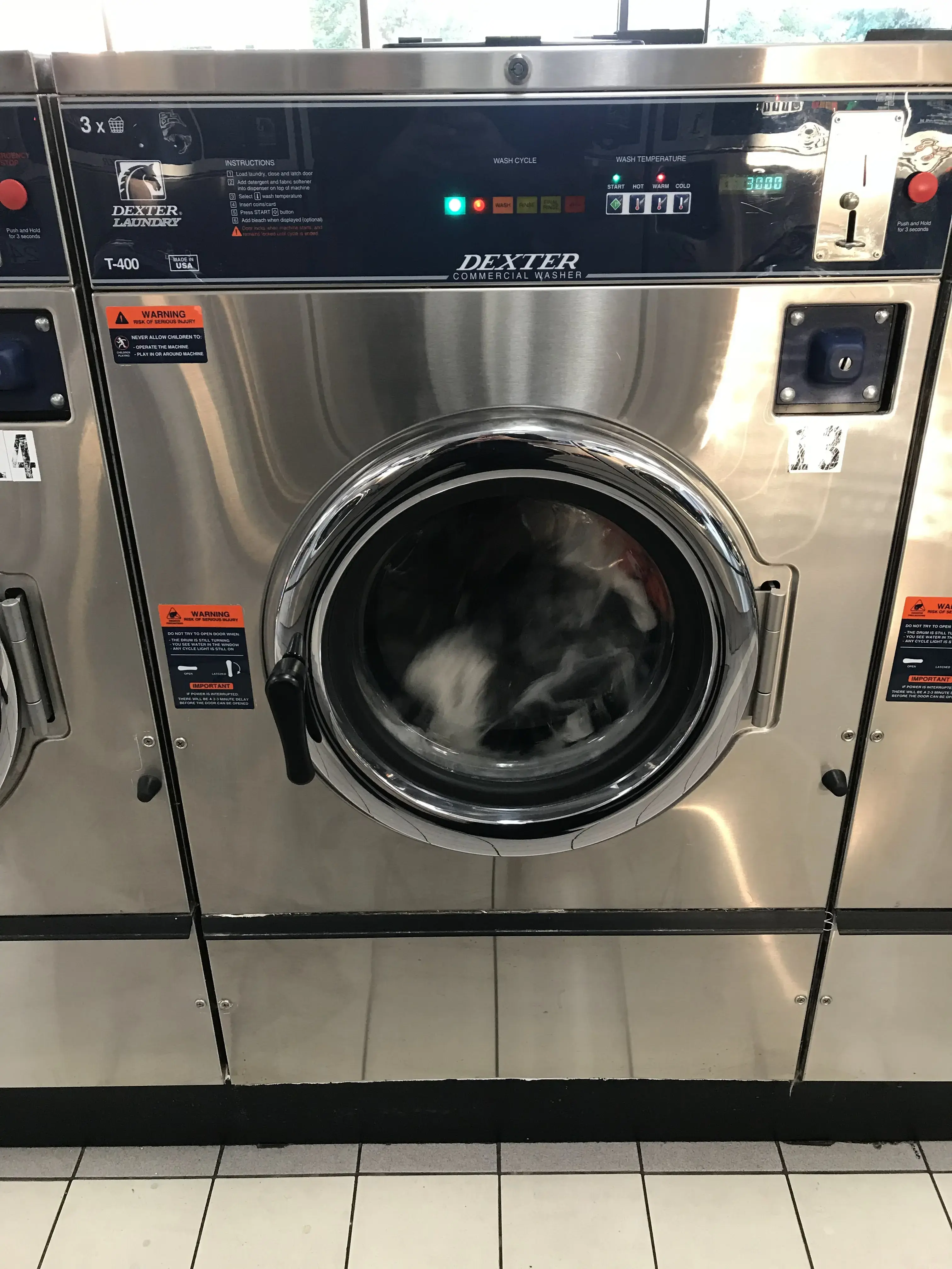M & D Coin Laundry thumbnail 5