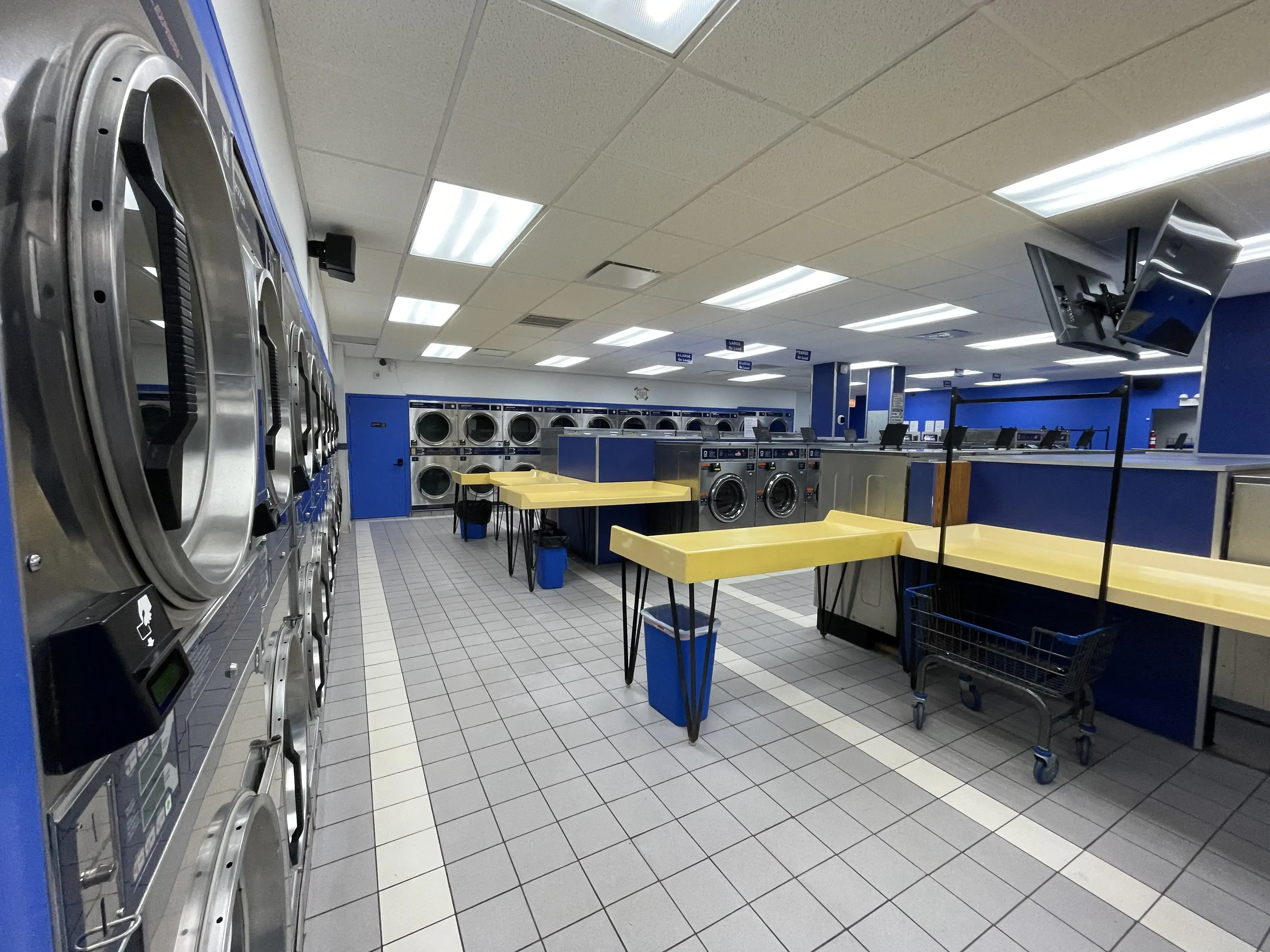 M & D Coin Laundry - Image 7