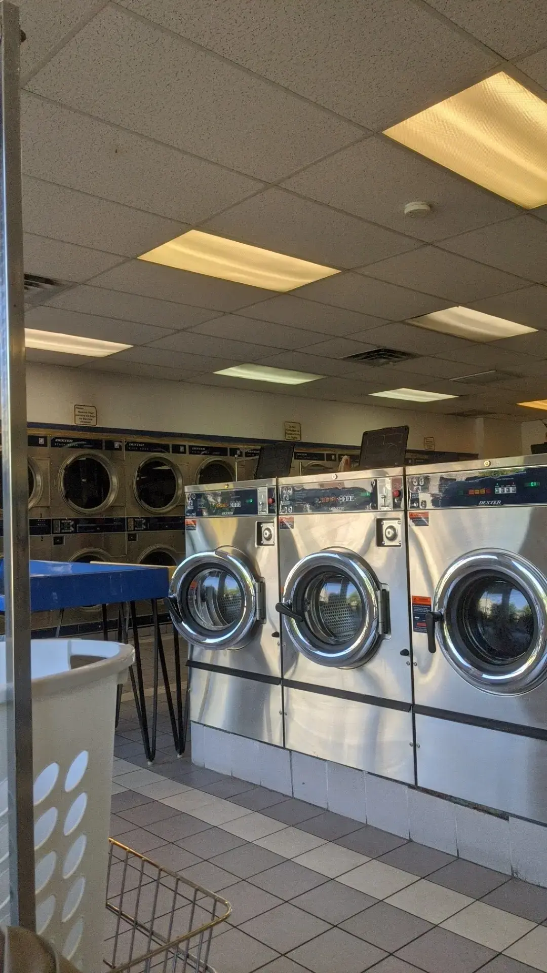 M & D Coin Laundry - Image 15