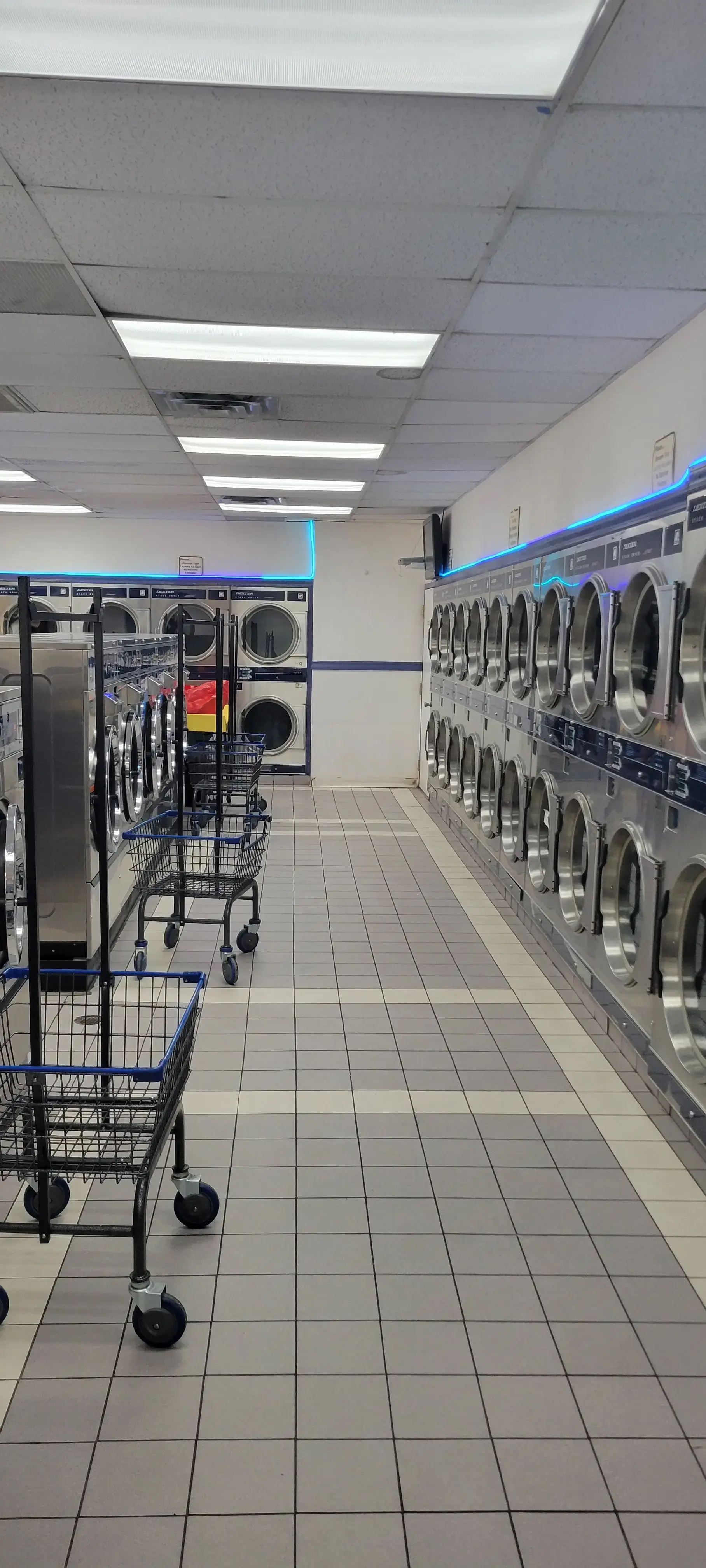 M & D Coin Laundry thumbnail 13