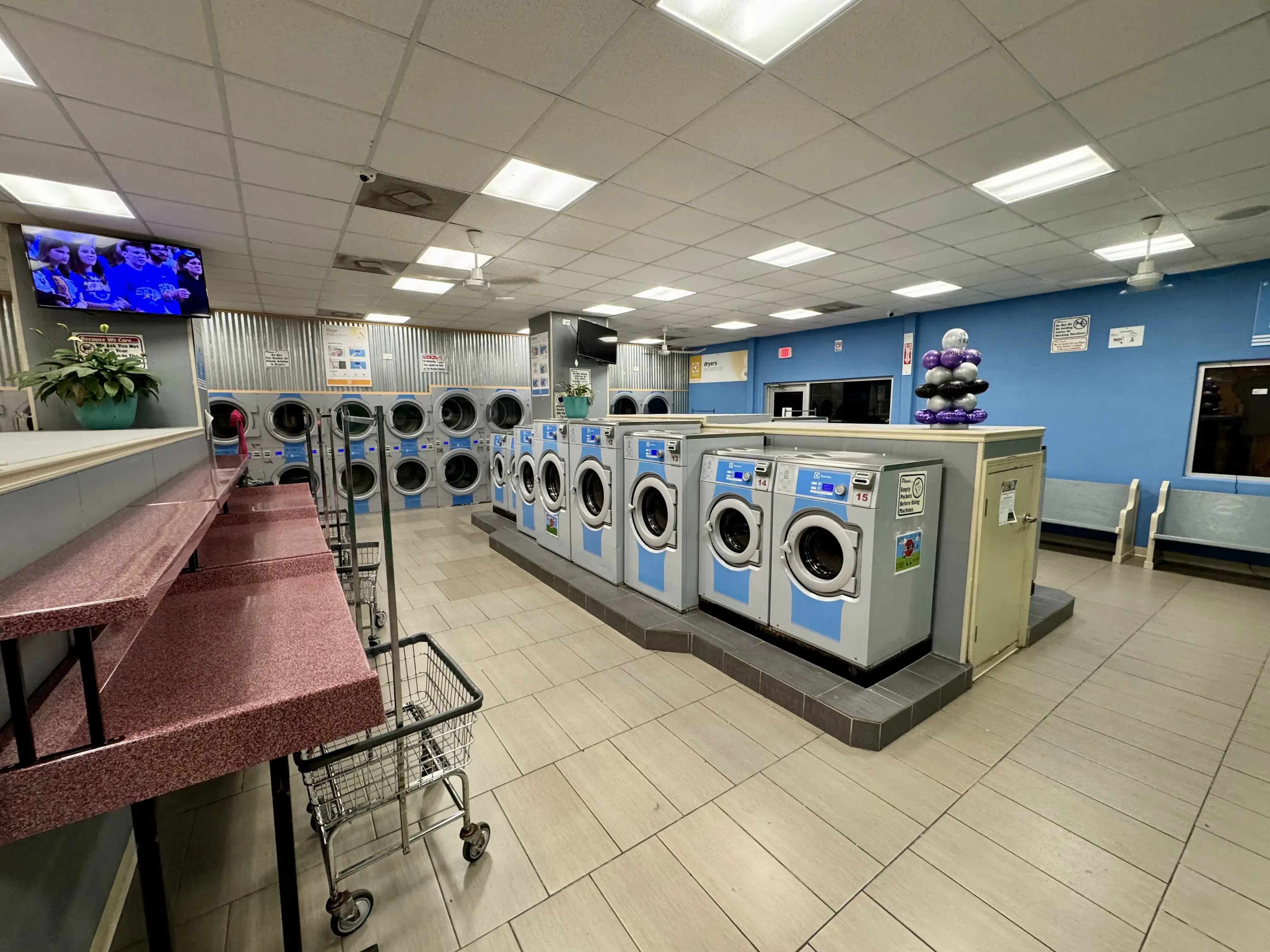Ma-Lu's Laundromat - Image 2