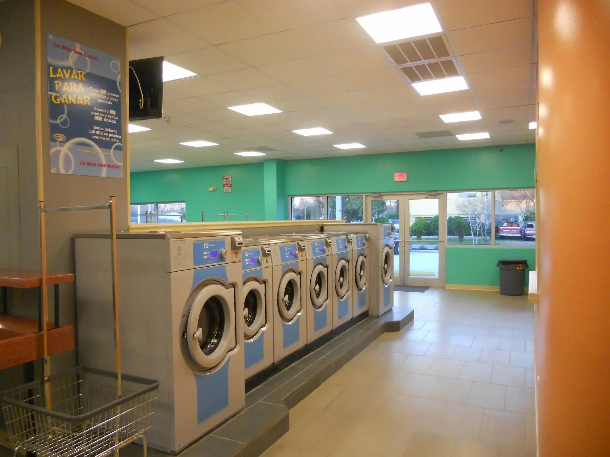 Ma-Lu's Laundromat - Image 1