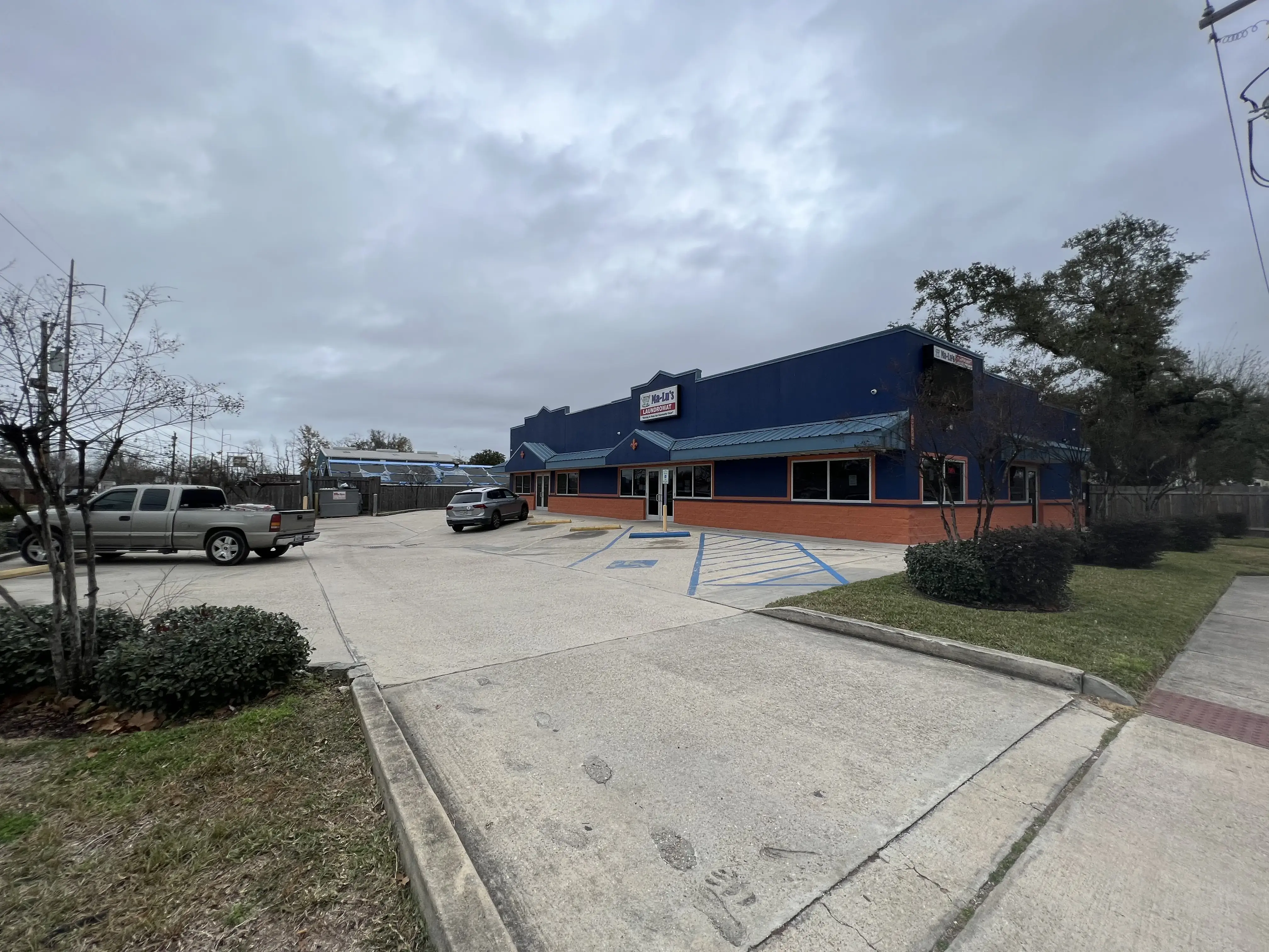 Ma-Lu's Laundromat - Image 10