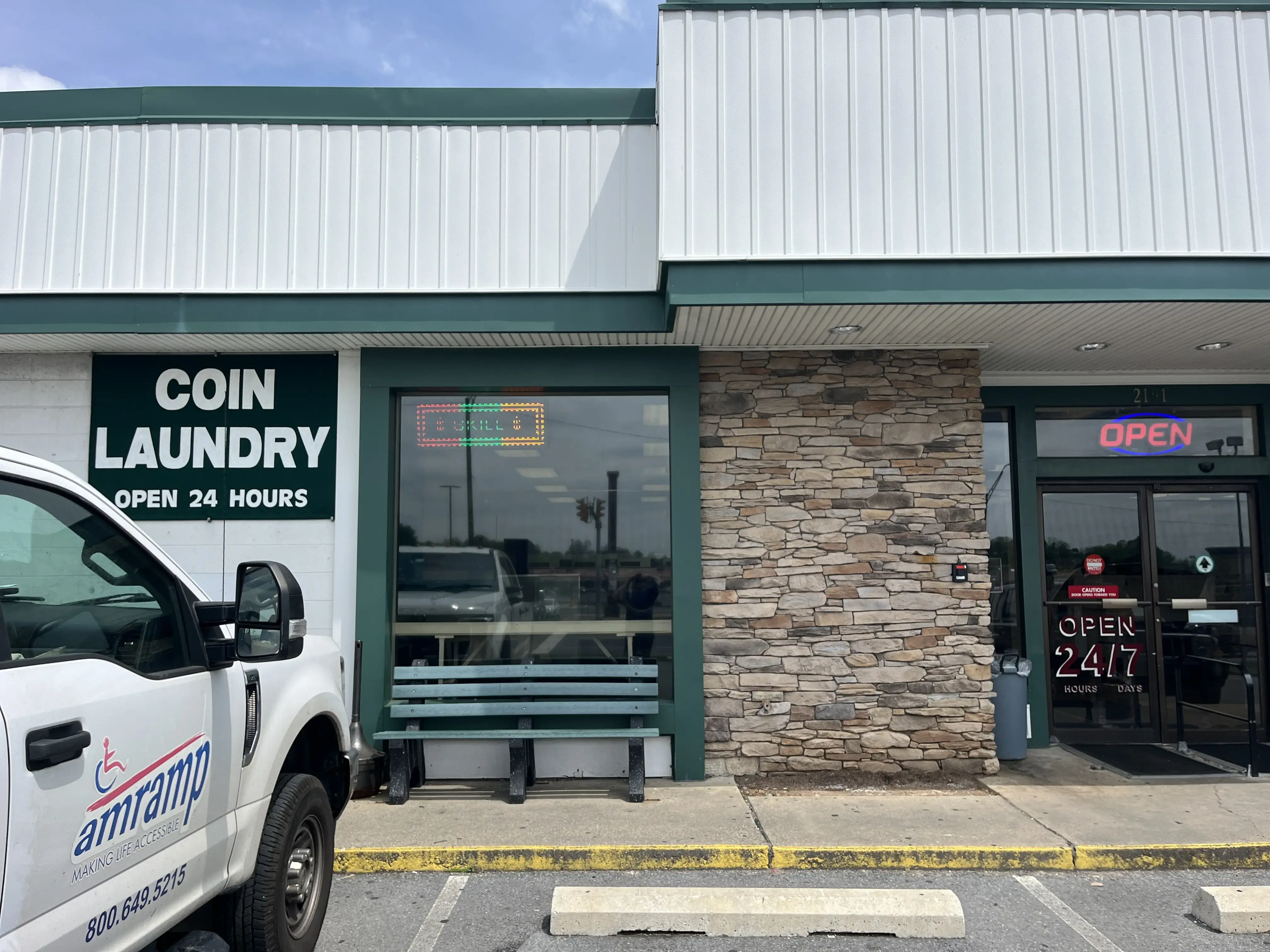 Macarthur Road Coin Laundry thumbnail 7