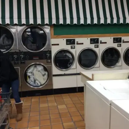 Macarthur Road Coin Laundry thumbnail 16