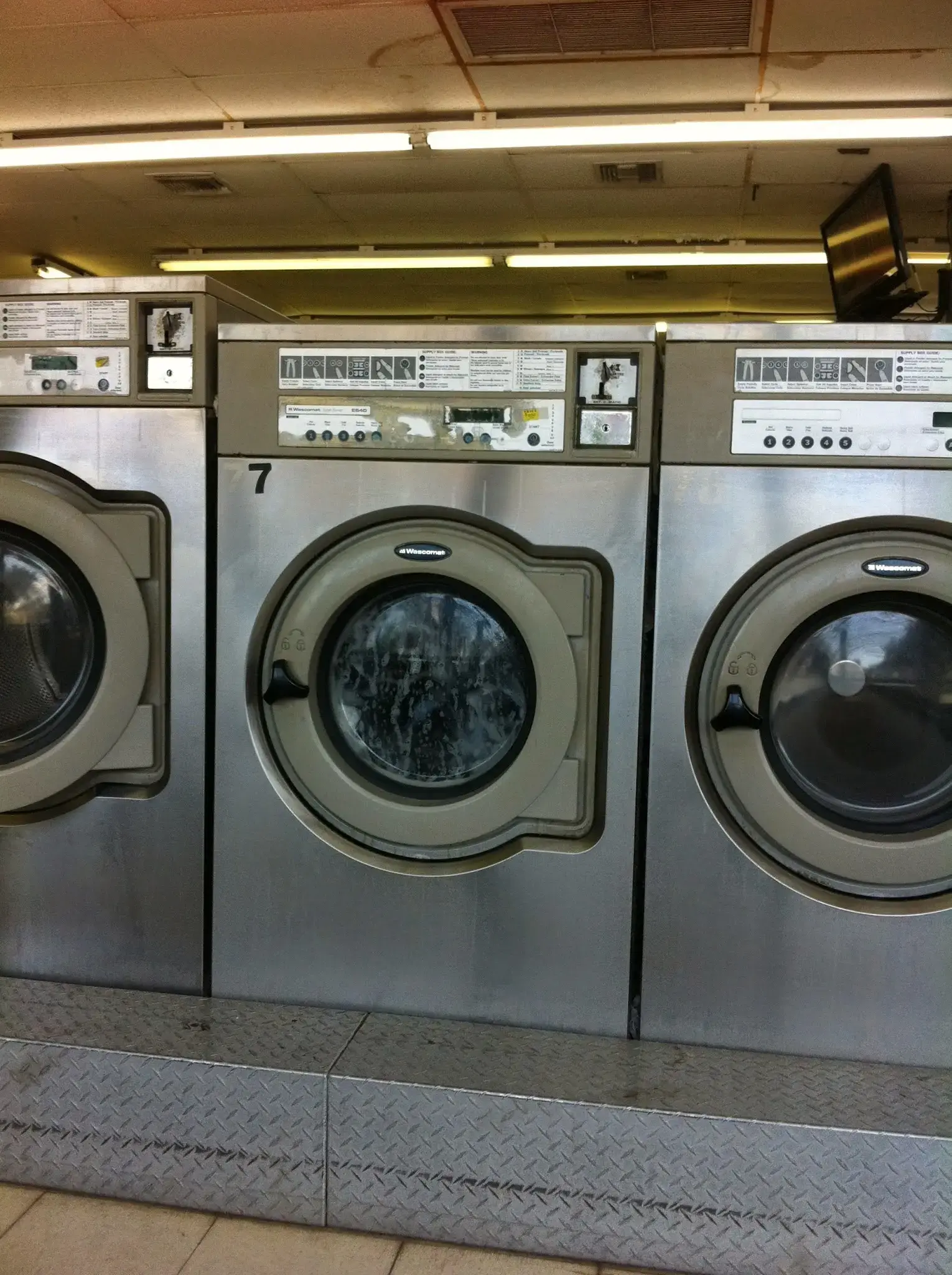 Magazine Laundromat & Wash and Fold thumbnail 15