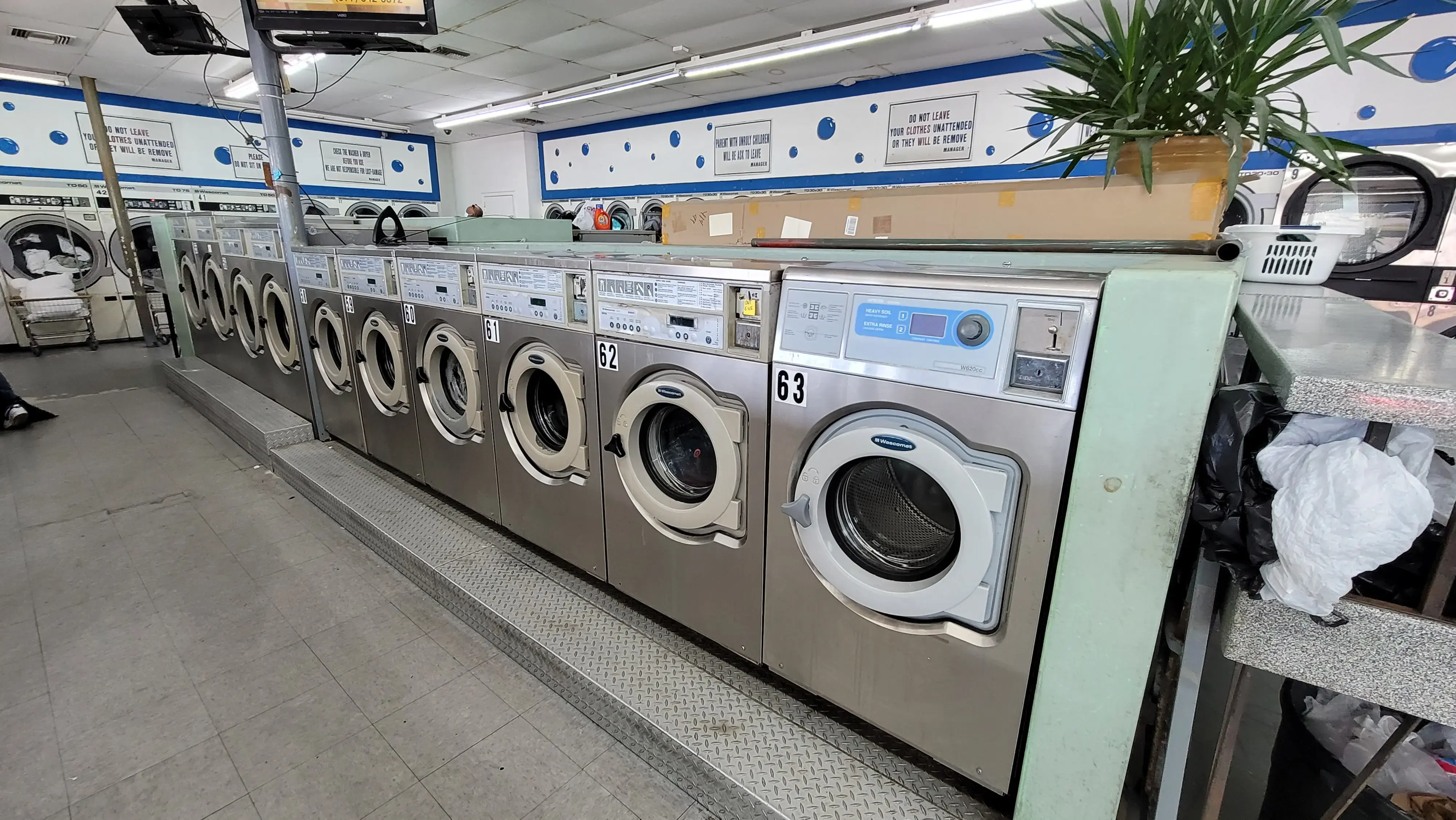 Magazine Laundromat & Wash and Fold thumbnail 17