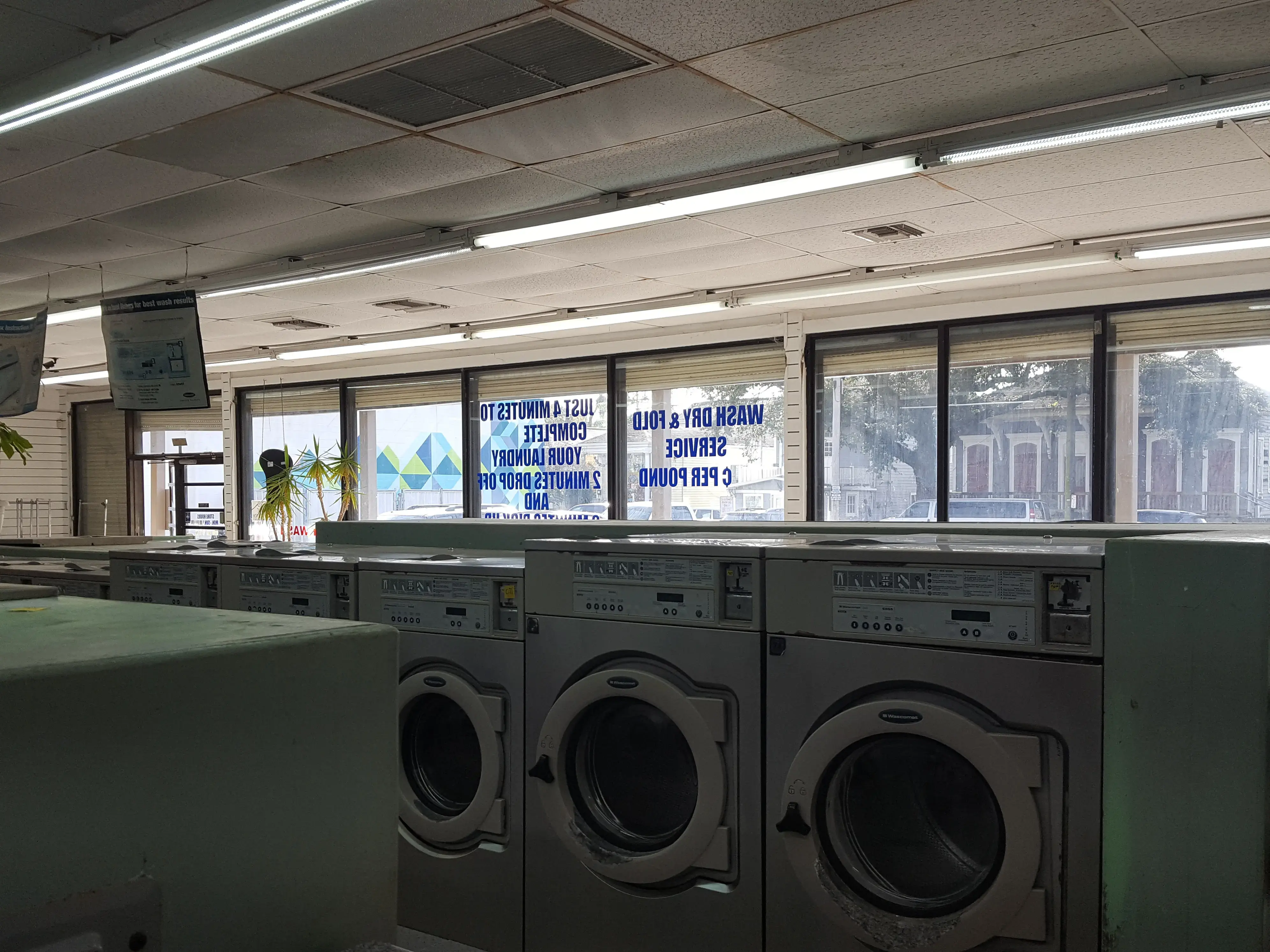 Magazine Laundromat & Wash and Fold thumbnail 12