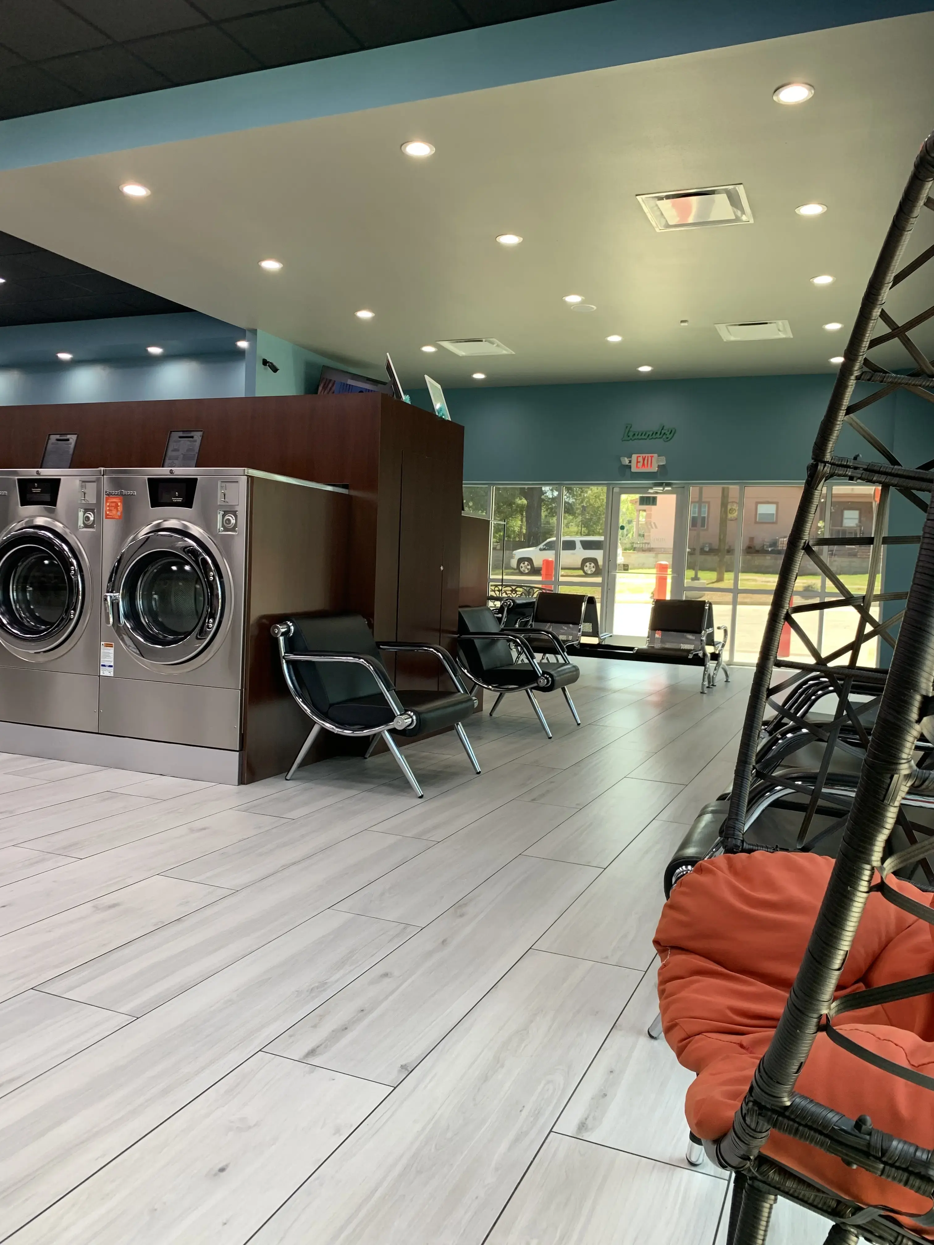 Magic Wash Laundromat Tyler| washer dryer combo| wash-dry-fold services thumbnail 13