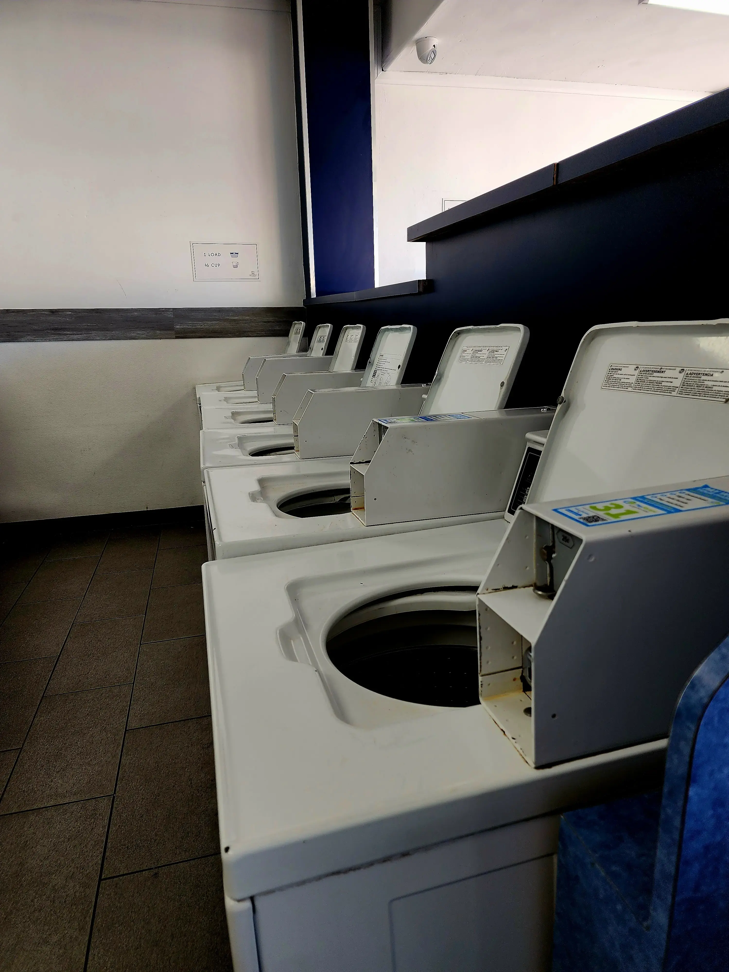 Mai Laundromat - Image 11