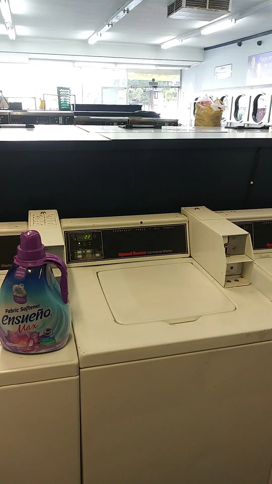 Mai Laundromat thumbnail 15