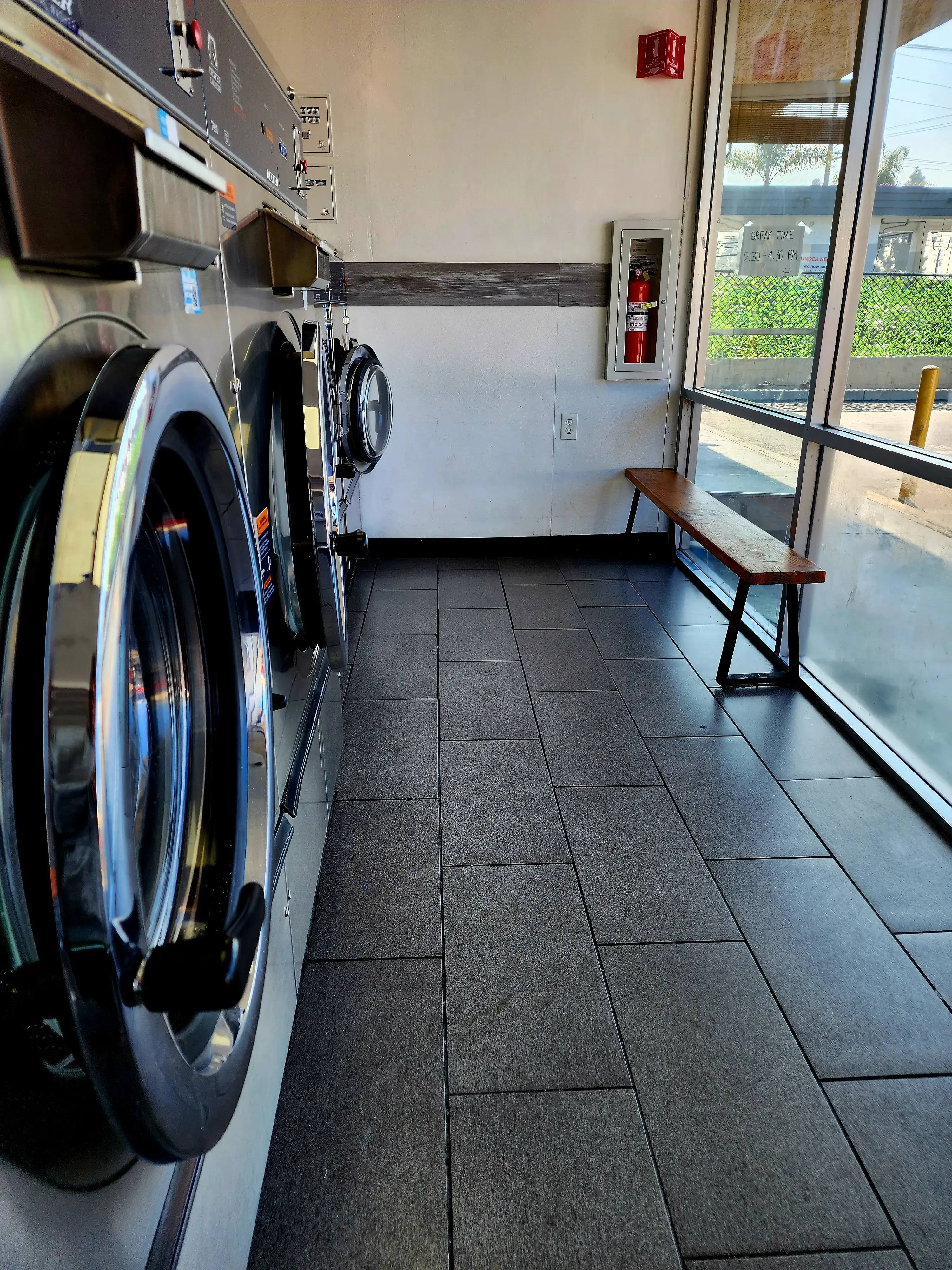Mai Laundromat - Image 8