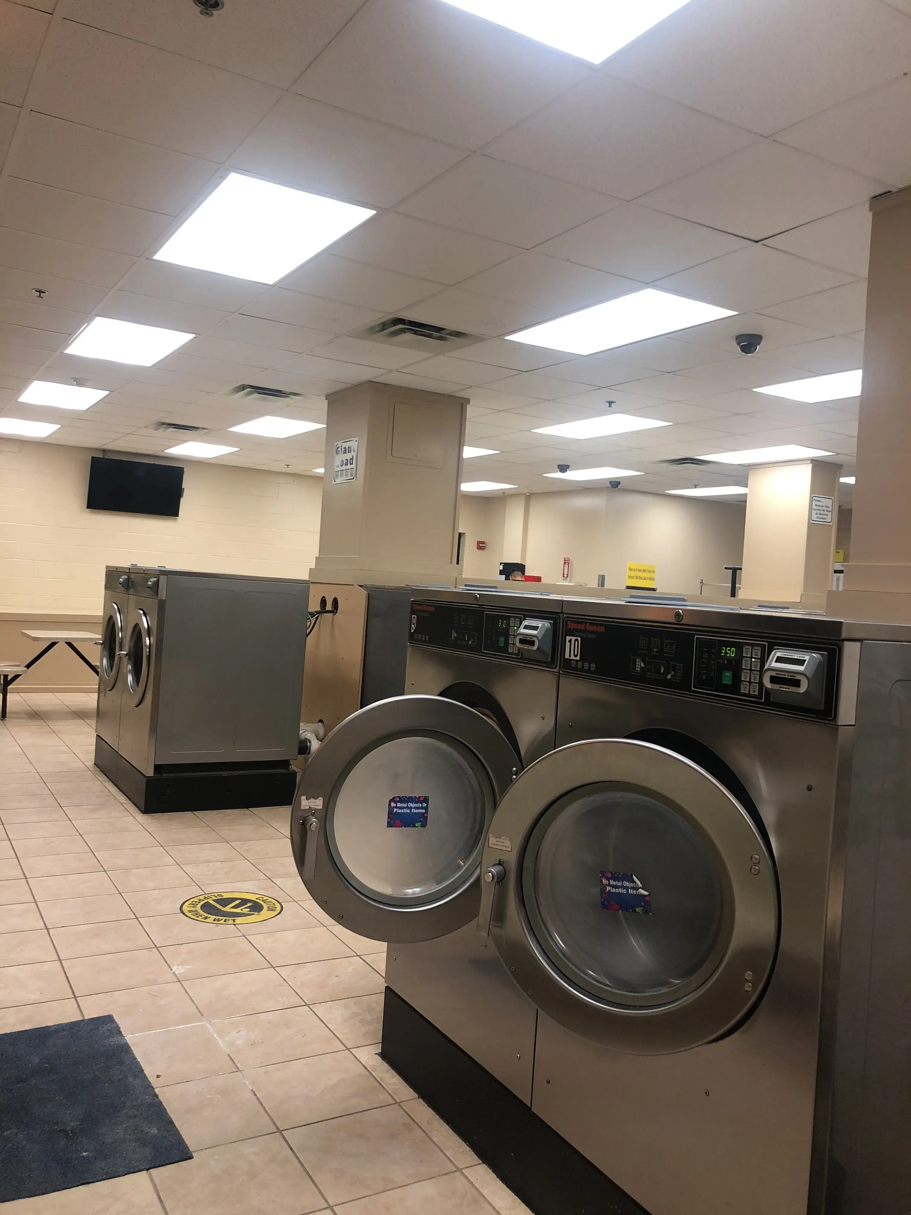 Main Post Laundromat - Image 15