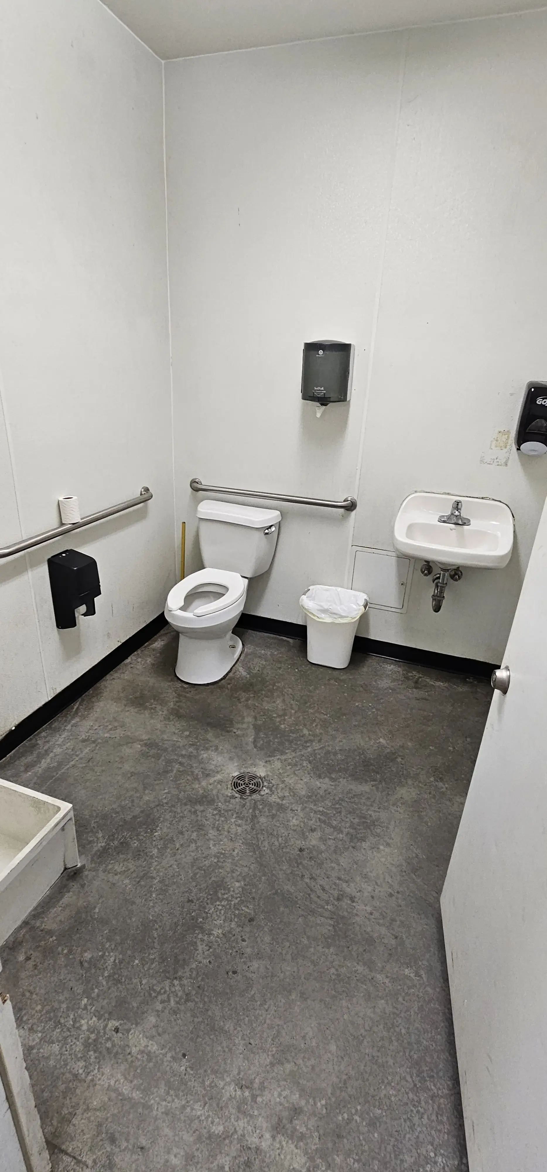 Main Street Laundry thumbnail 9