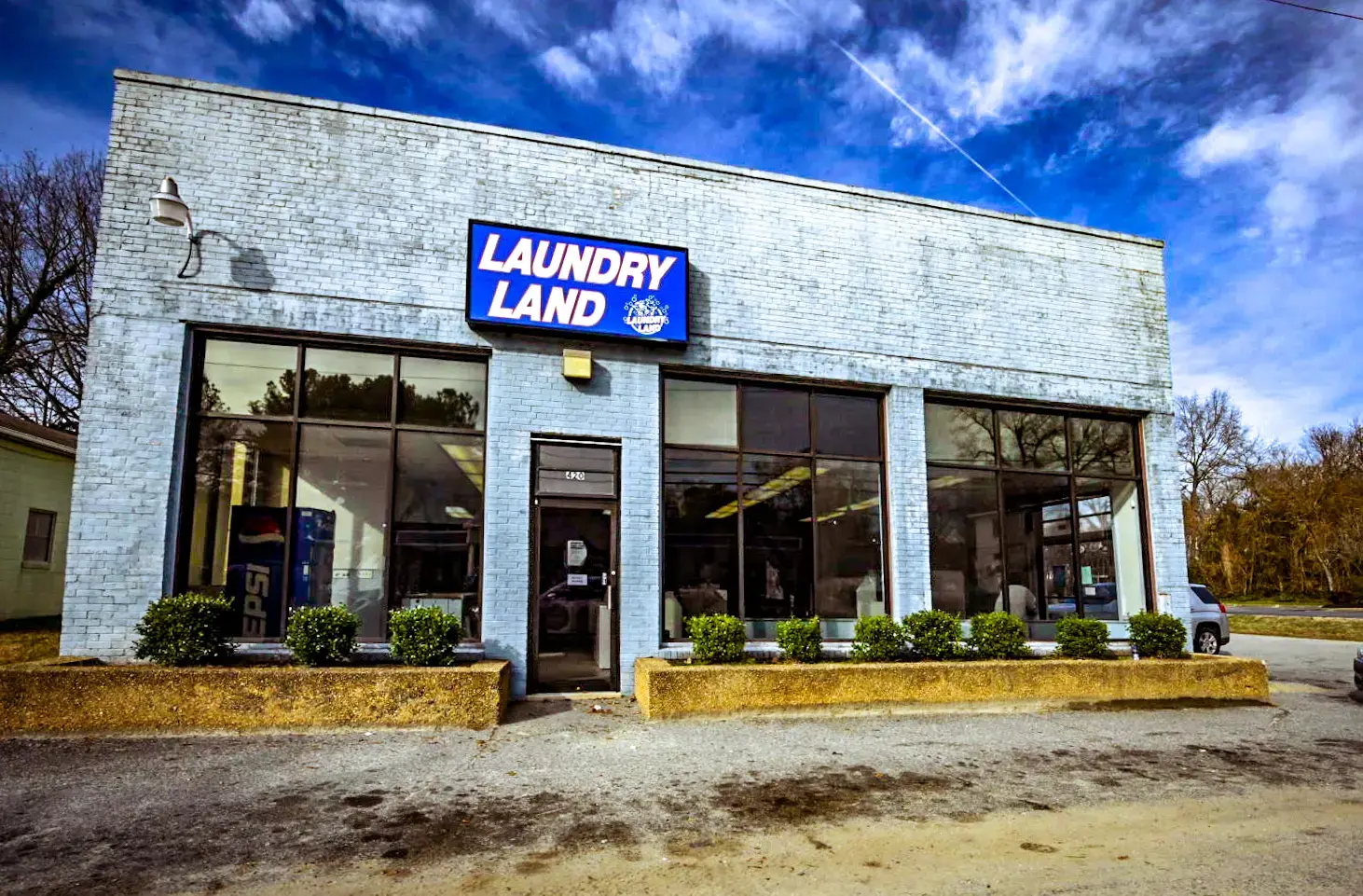 Main Street Laundry Land Laundromat - Image 2