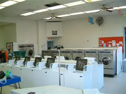 Main Street Laundry Land Laundromat thumbnail 17